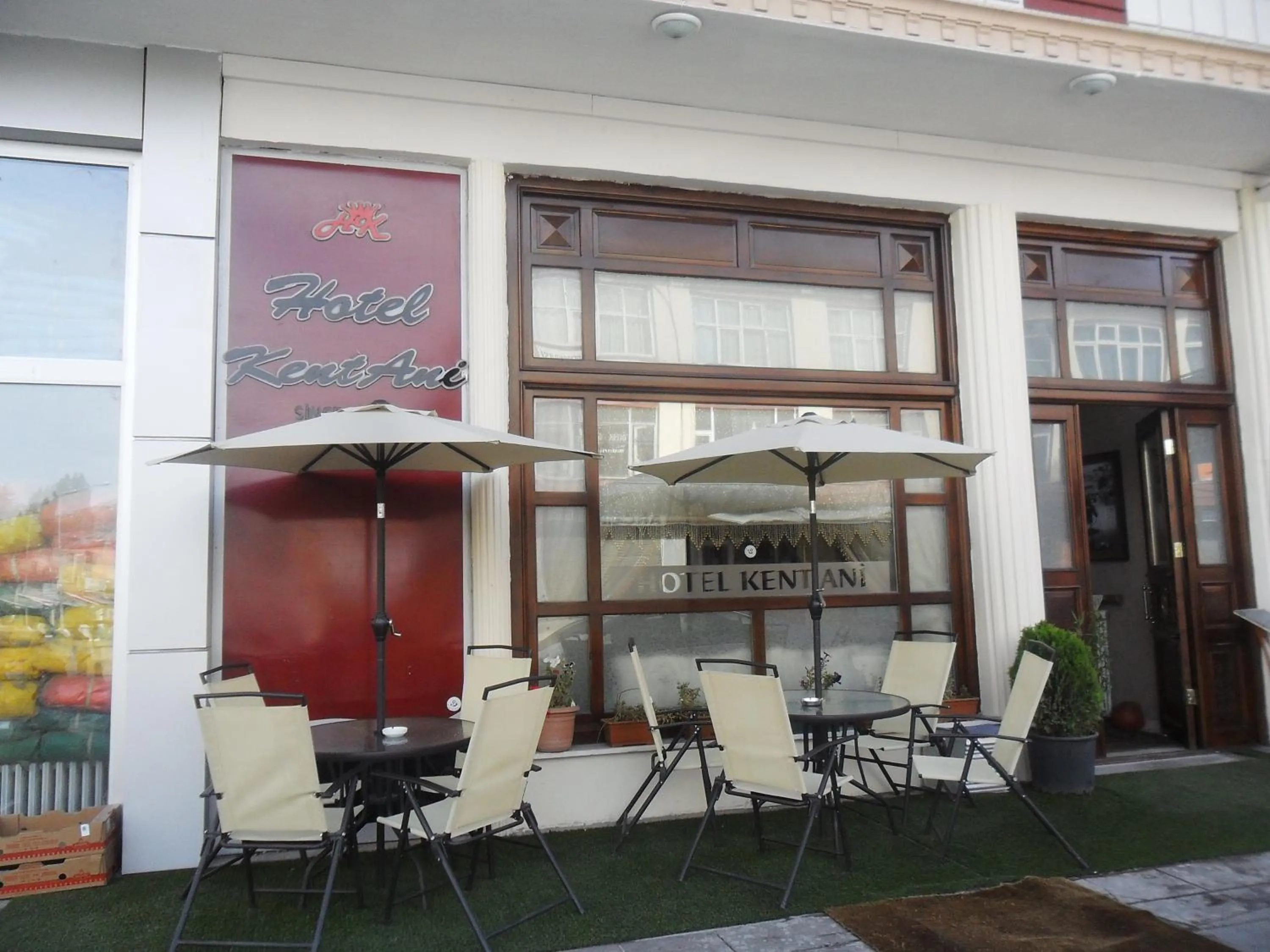 Facade/entrance in Hotel Kent Ani