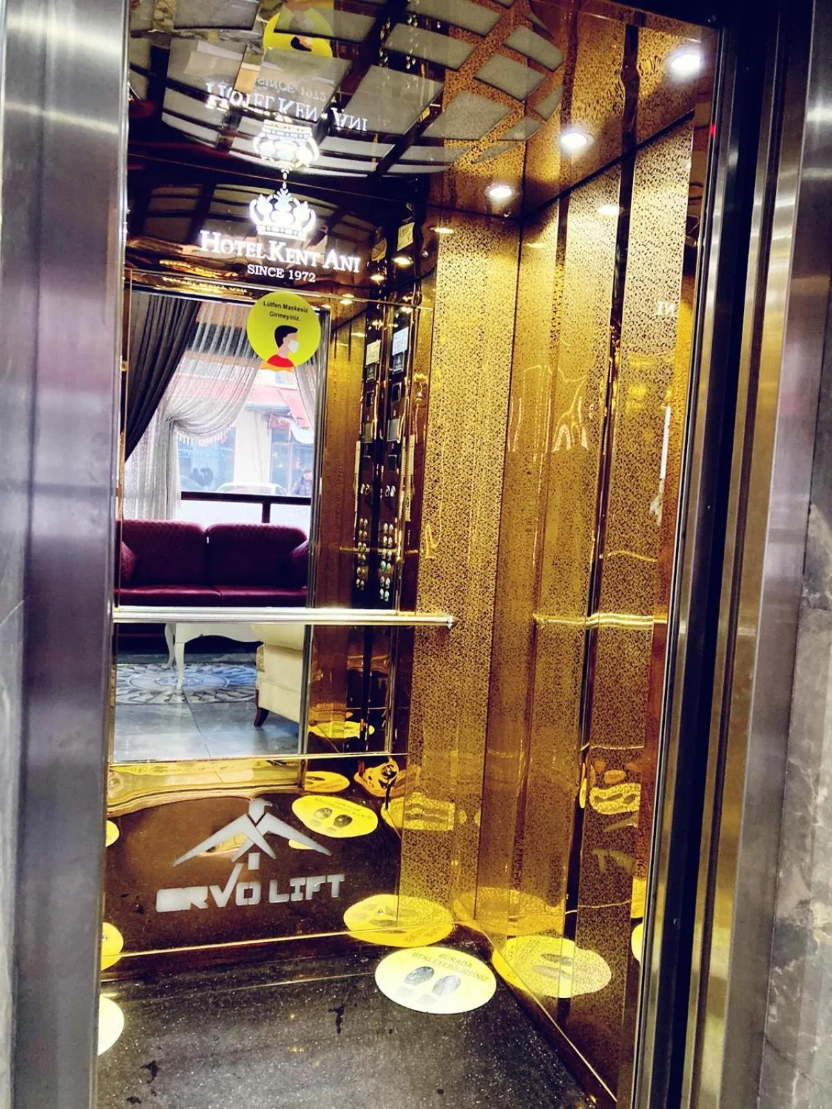 elevator in Hotel Kent Ani