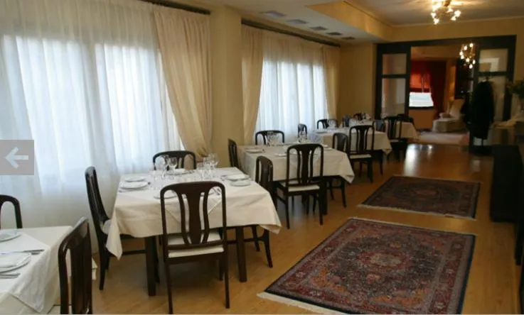 Restaurant/places to eat in Hotel Makedonia