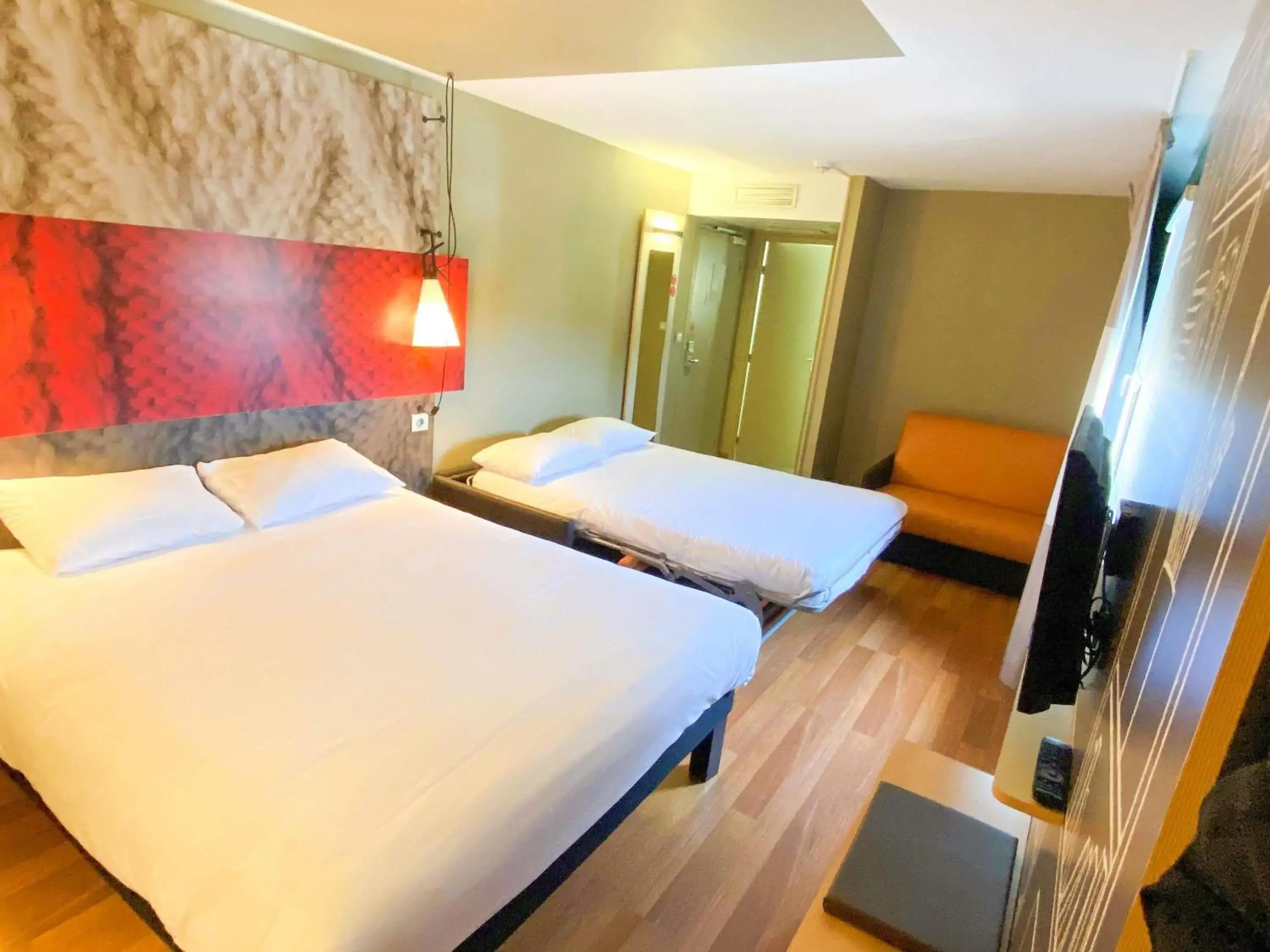 Bedroom, Bed in ibis Europe Chalon Sur Saone Bedroom, Bed in ibis Europe Chalon Sur Saone