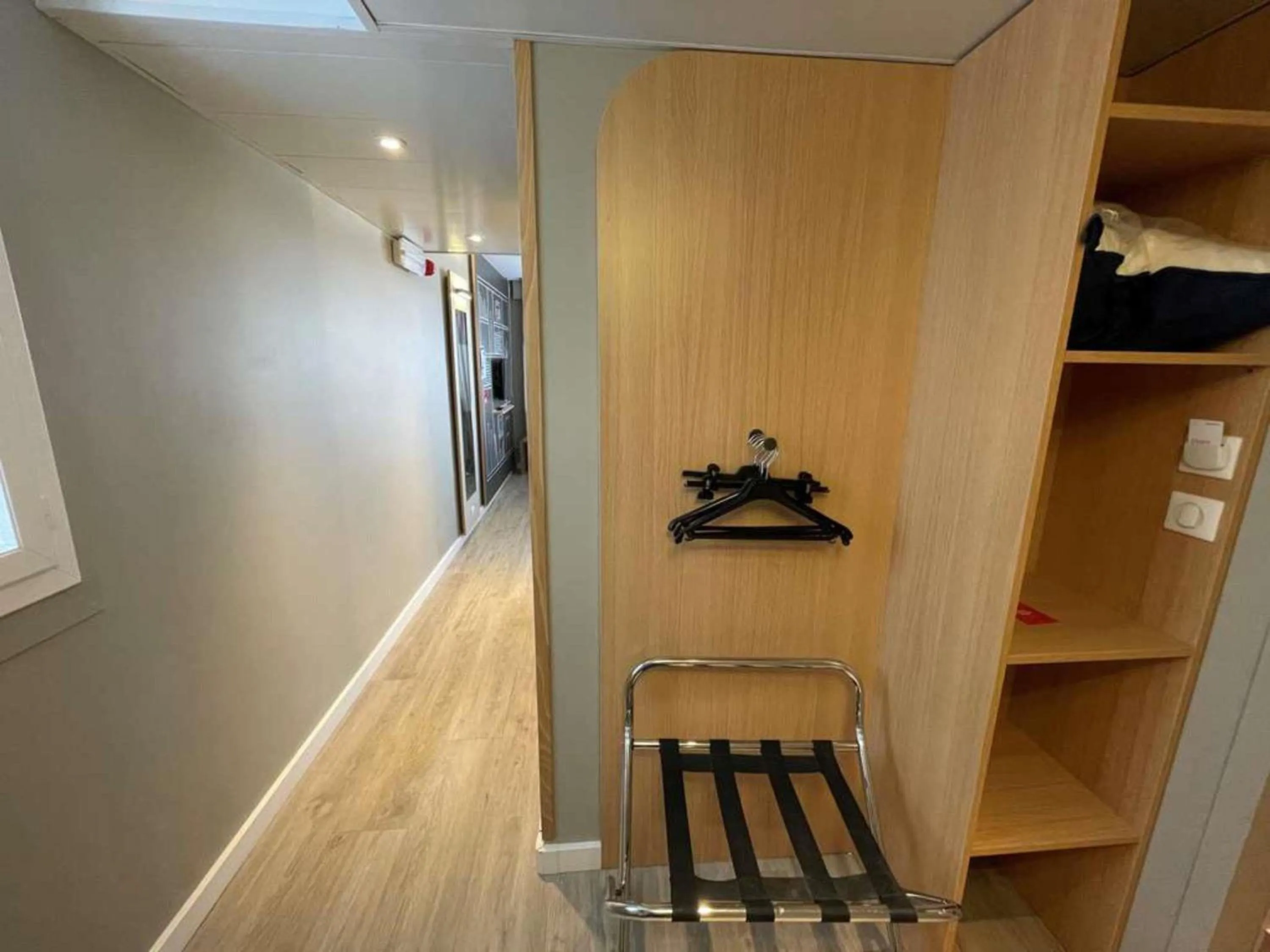 Bedroom in ibis Europe Chalon Sur Saone