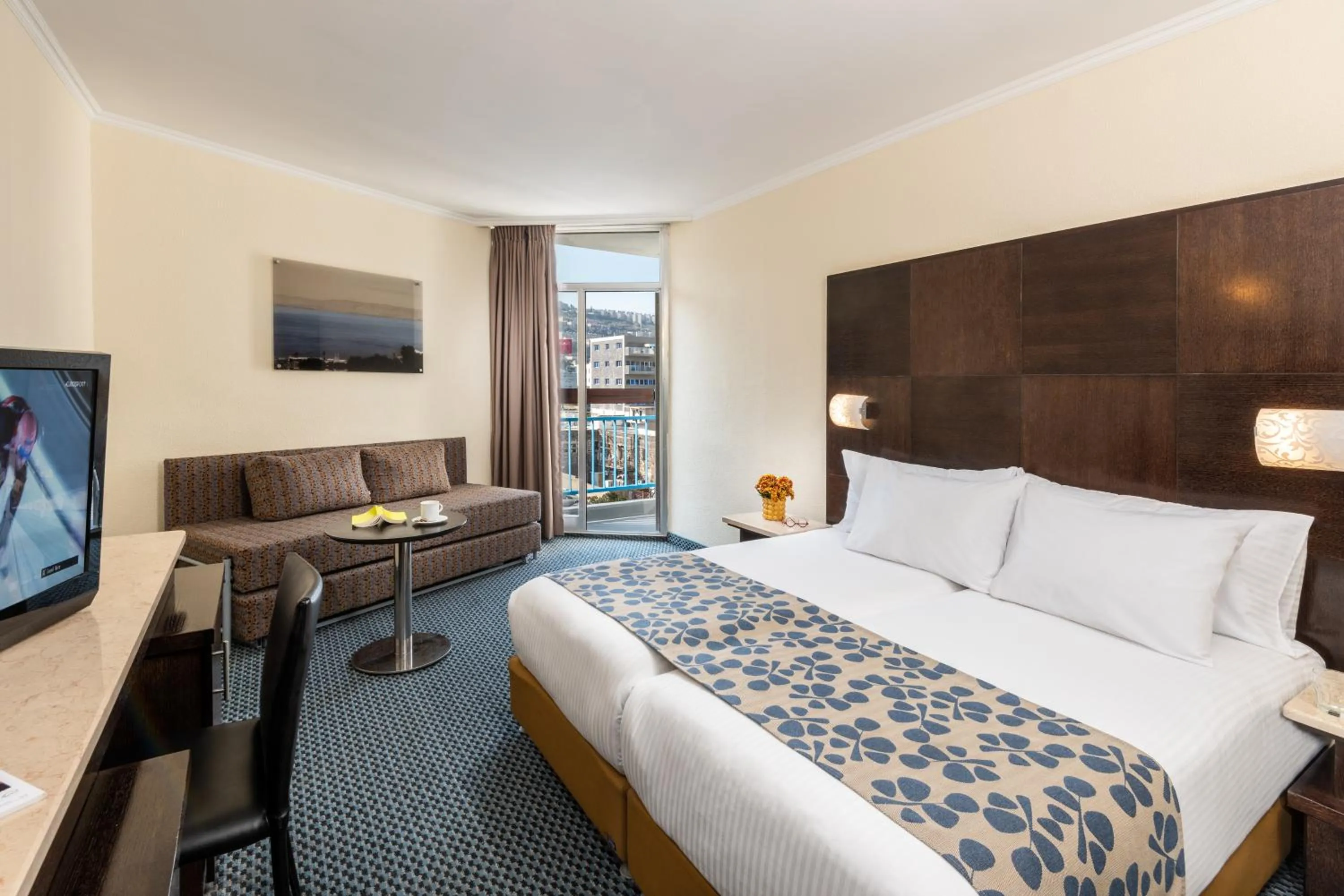 Balcony/Terrace, Bed in Leonardo Club Tiberias - All Inclusive