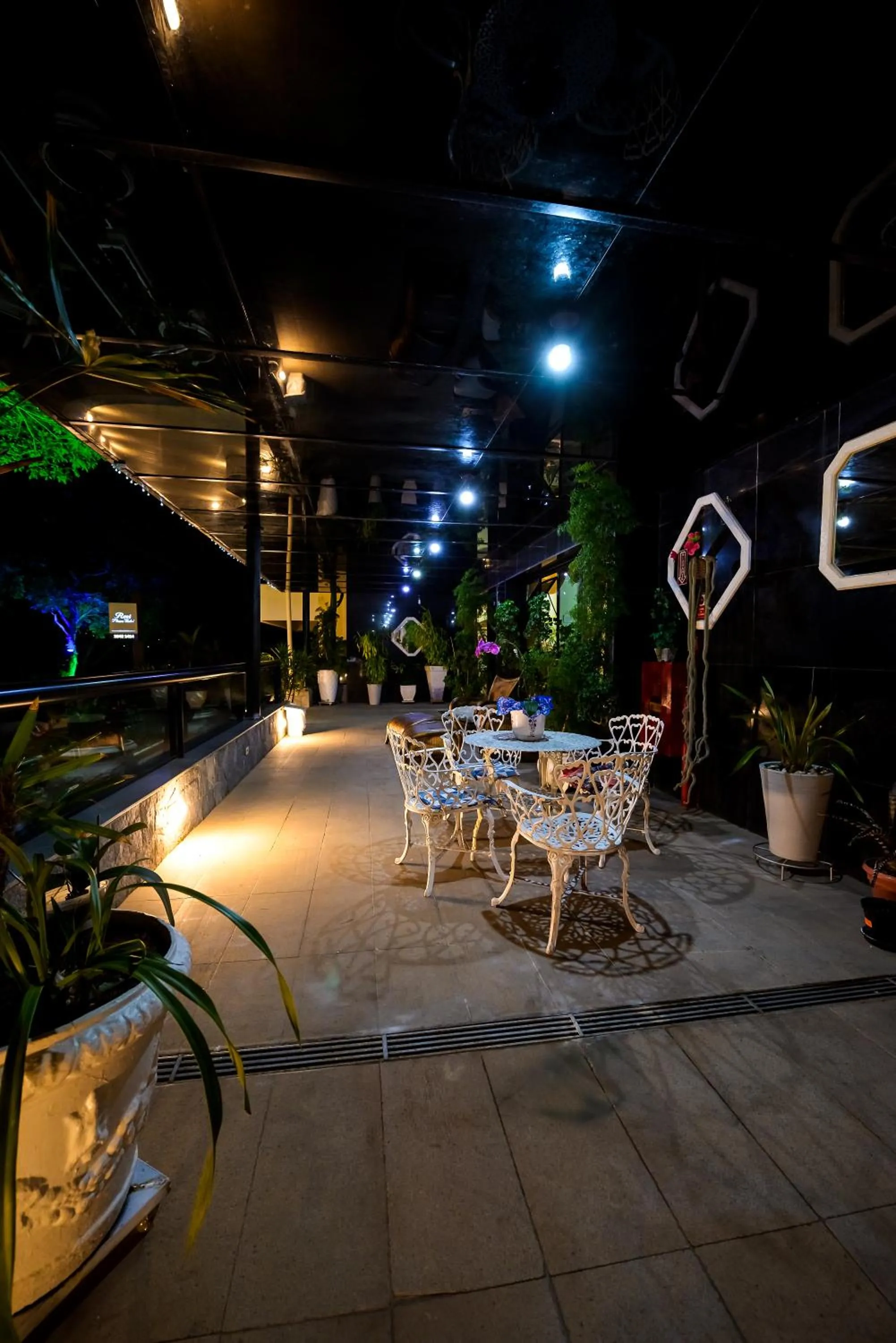 Patio in Rovi Plaza Hotel