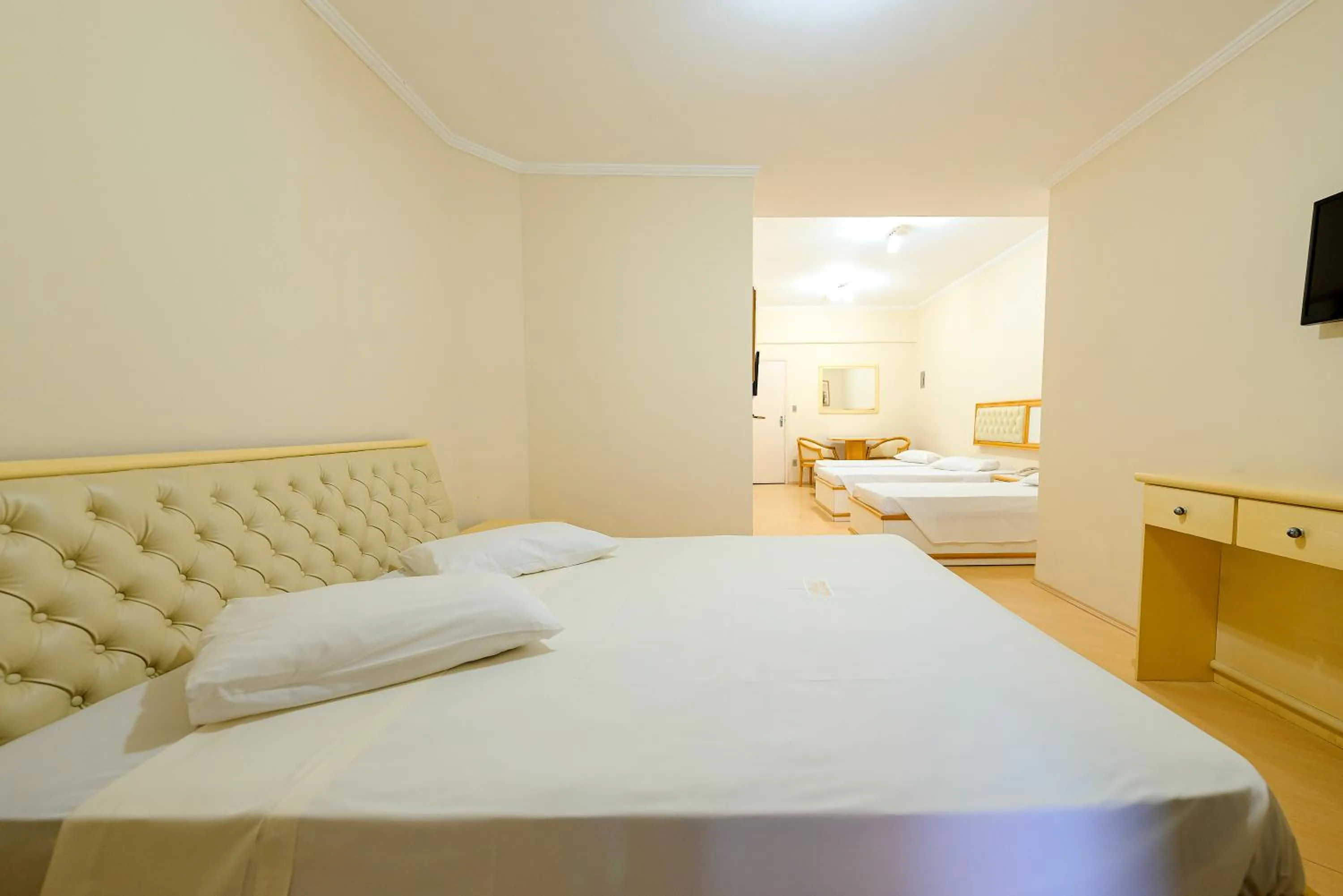 TV and multimedia, Bed in Rovi Plaza Hotel