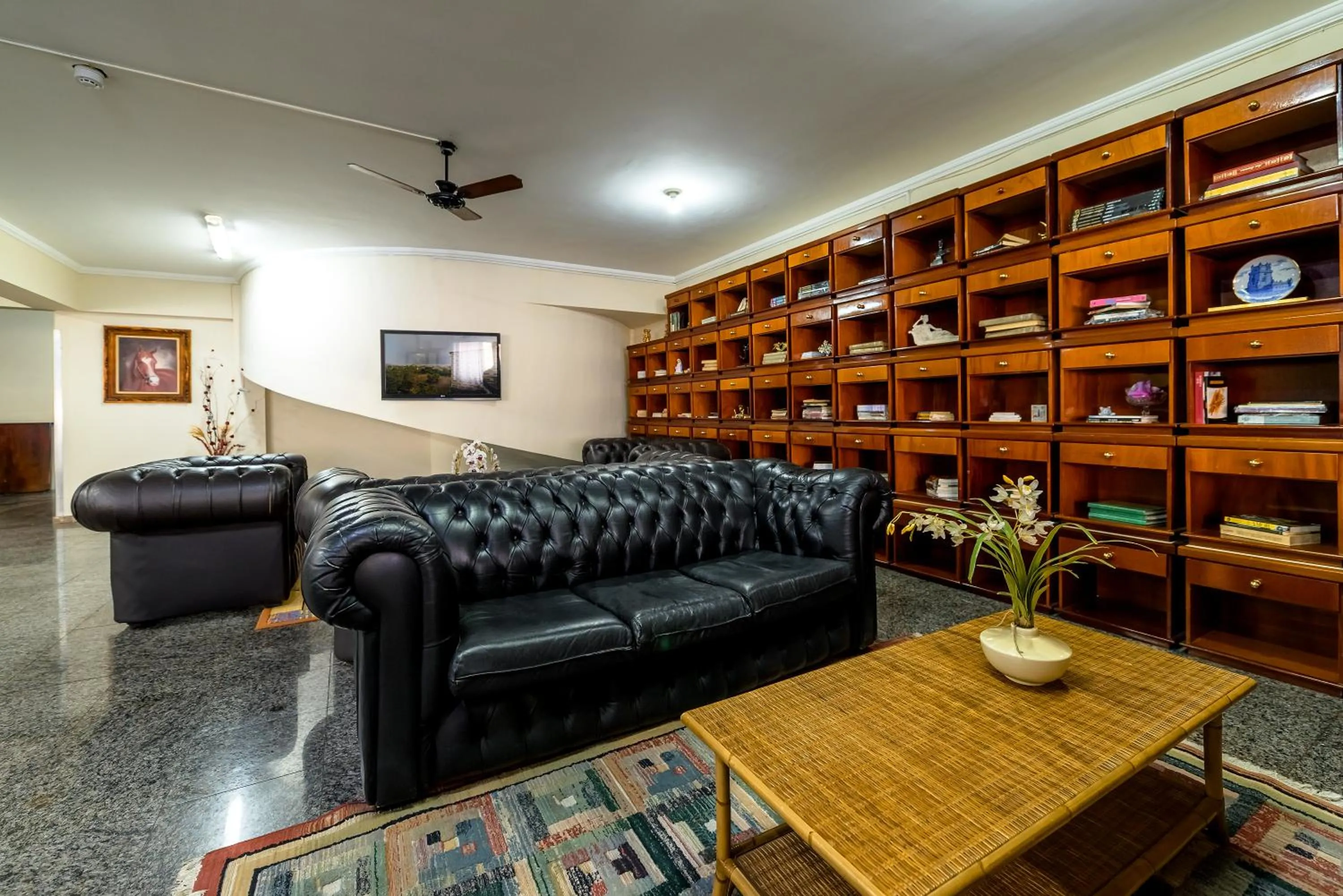 Library in Rovi Plaza Hotel