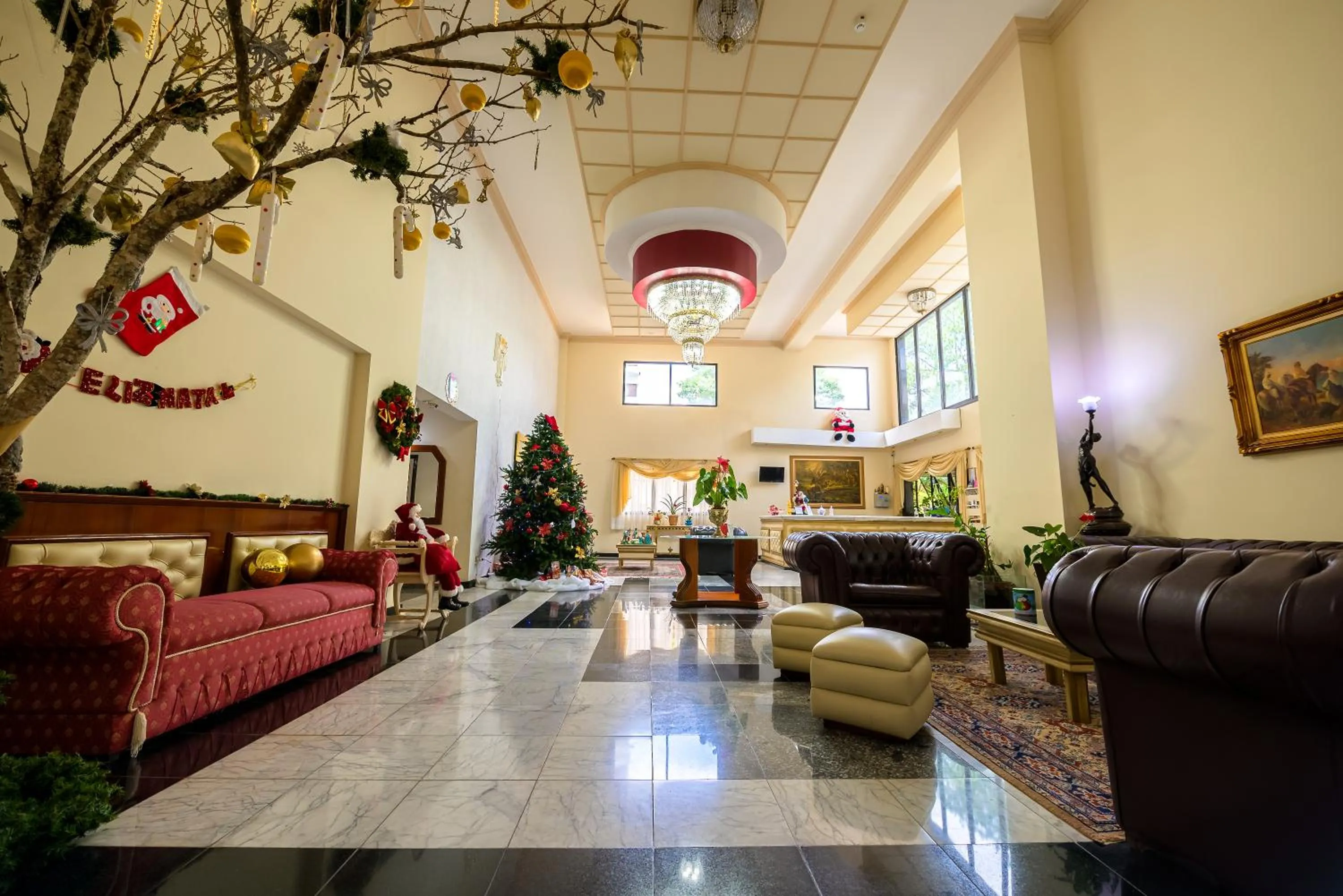 Rovi Plaza Hotel