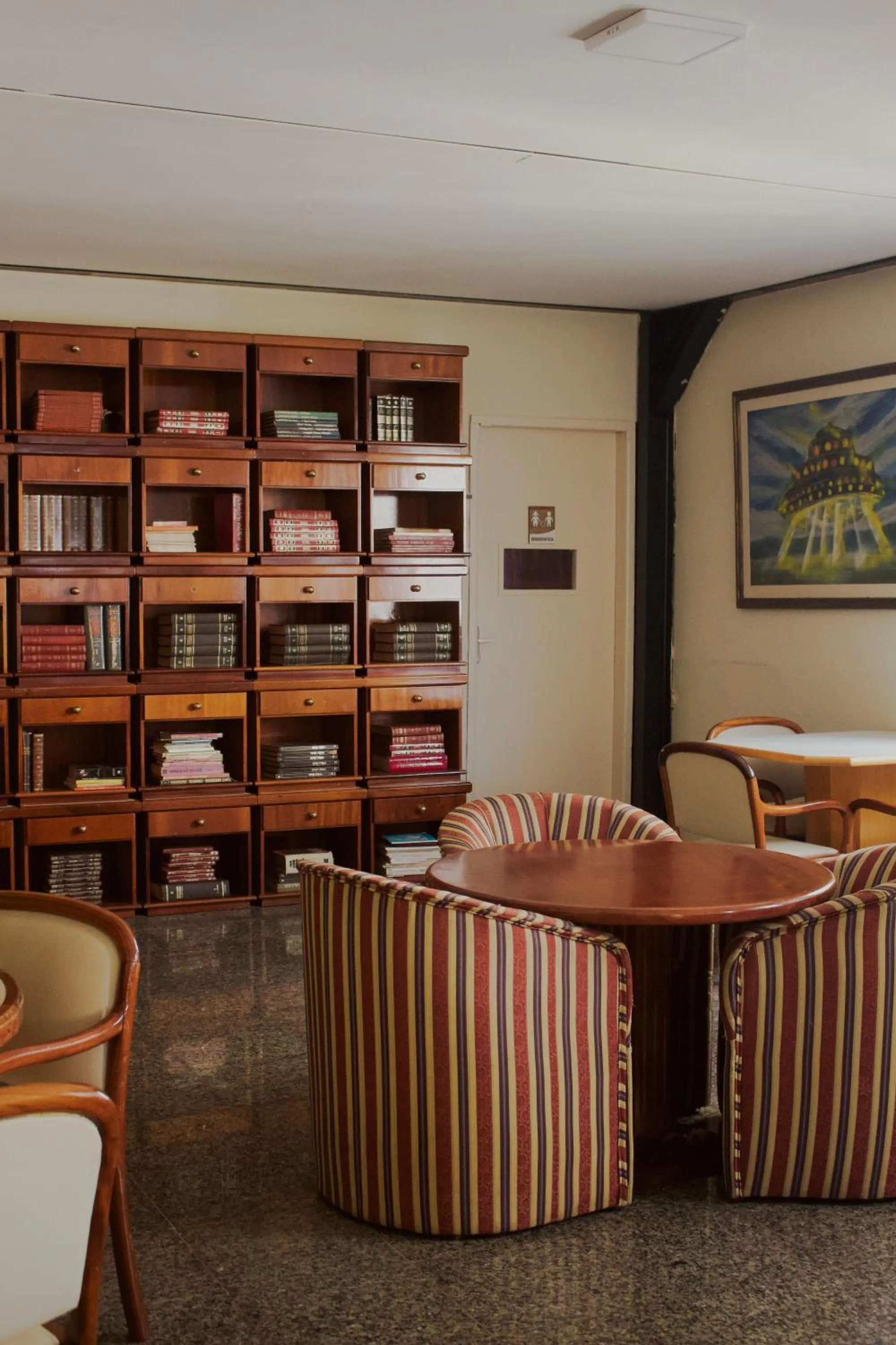 Library in Rovi Plaza Hotel