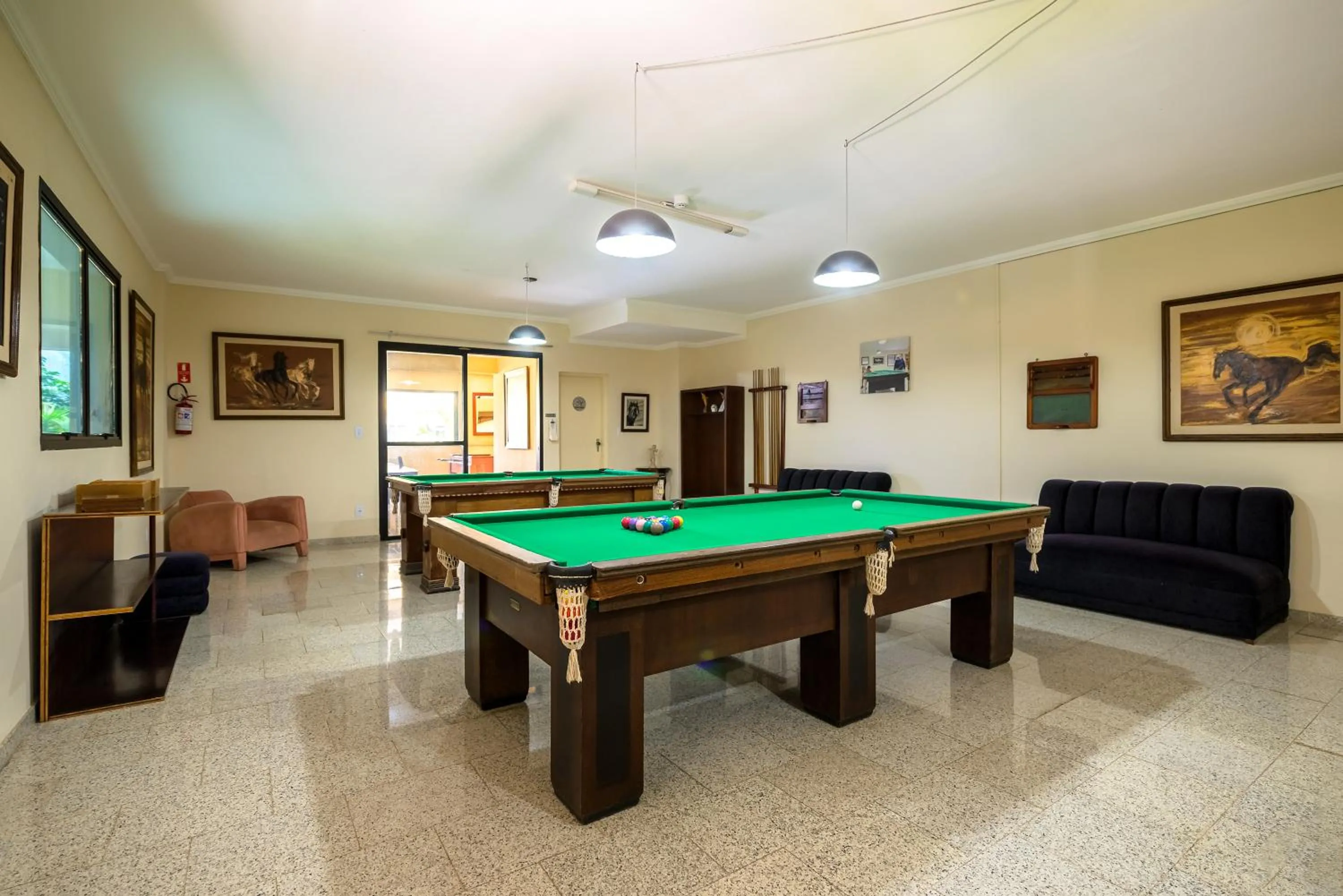 Game Room in Rovi Plaza Hotel