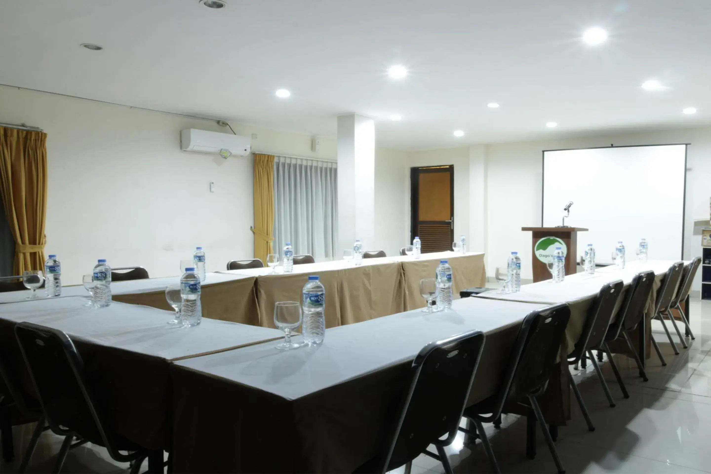 Meeting/conference room in Dago's Hill Hotel