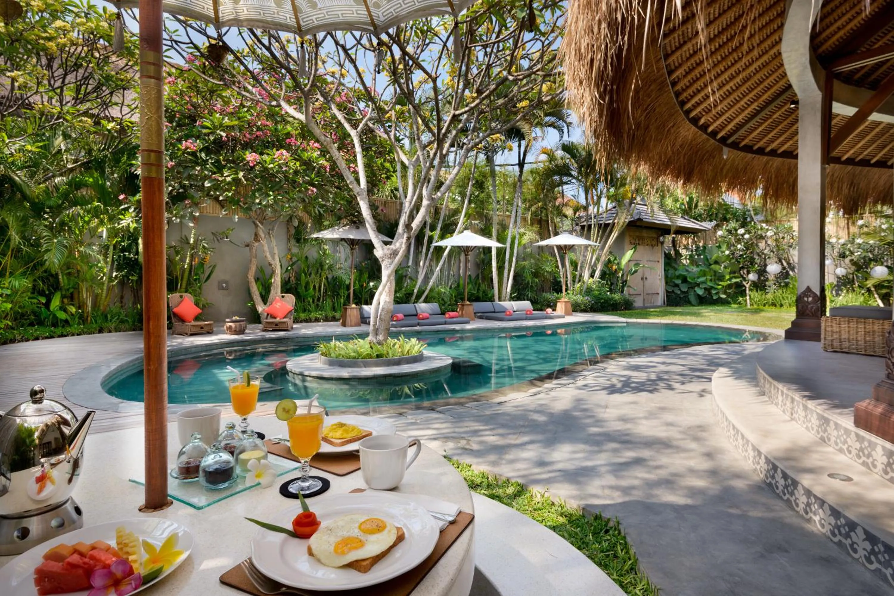 Swimming pool in Villa Jumah