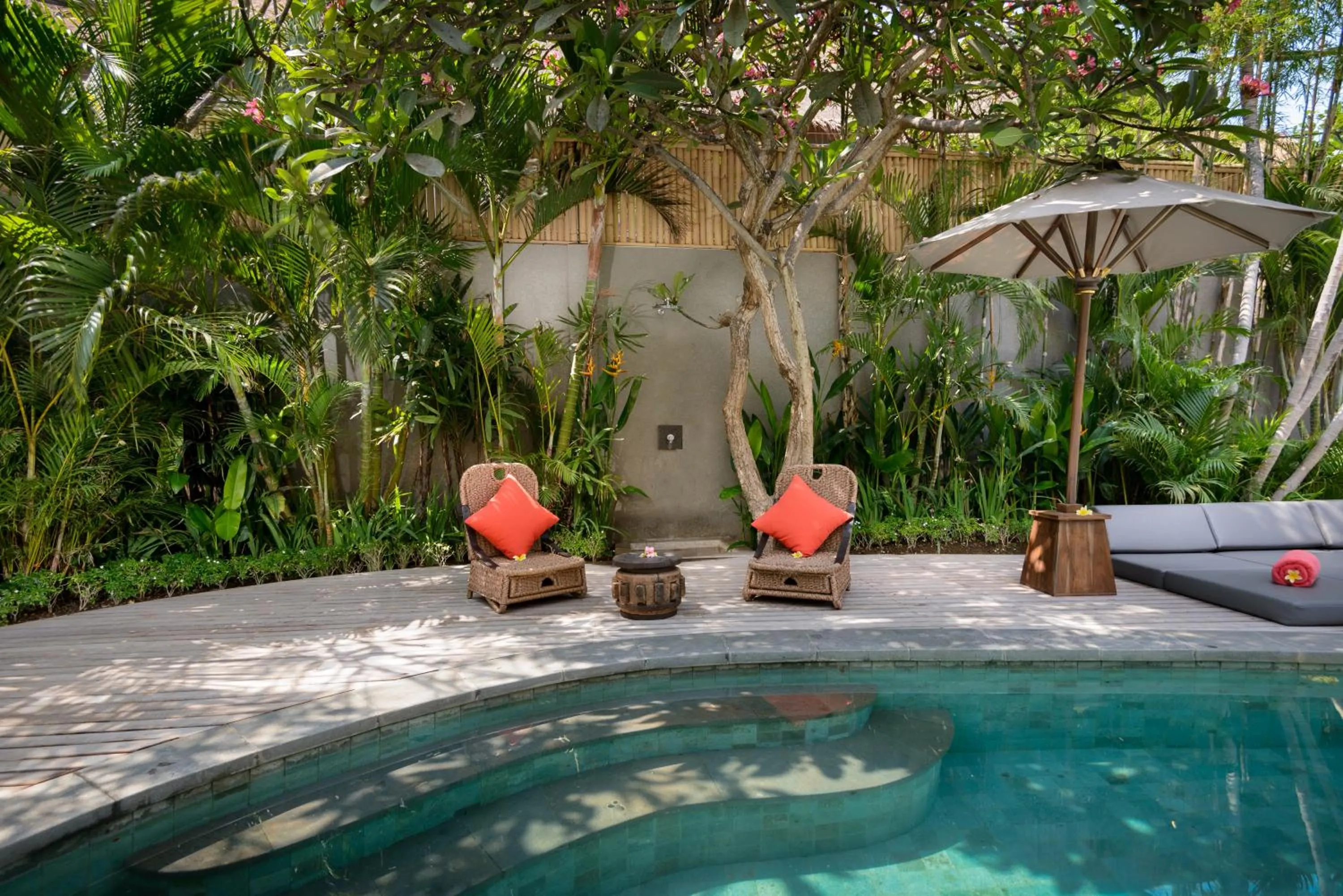 Swimming pool in Villa Jumah