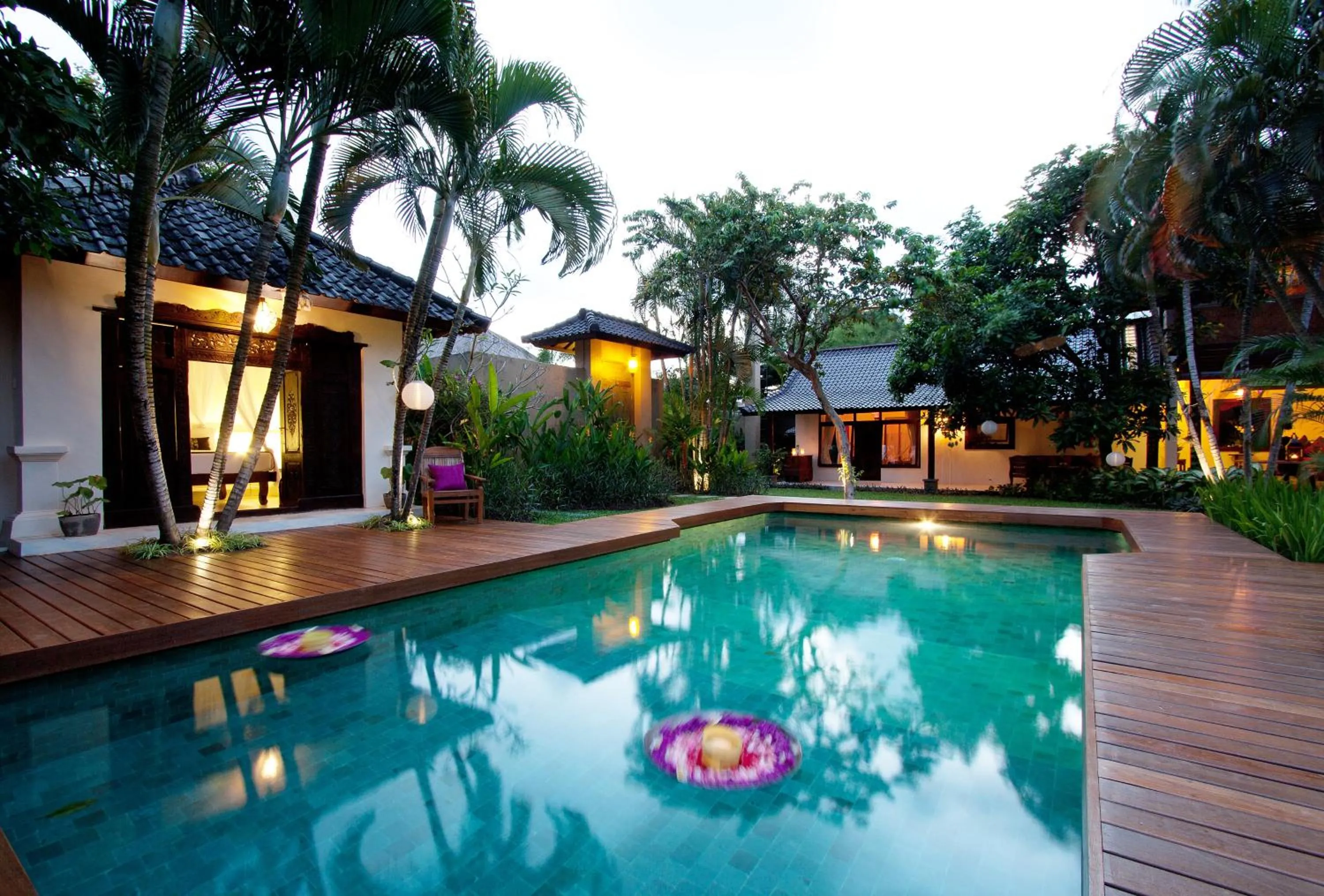 Property building in Villa Jumah