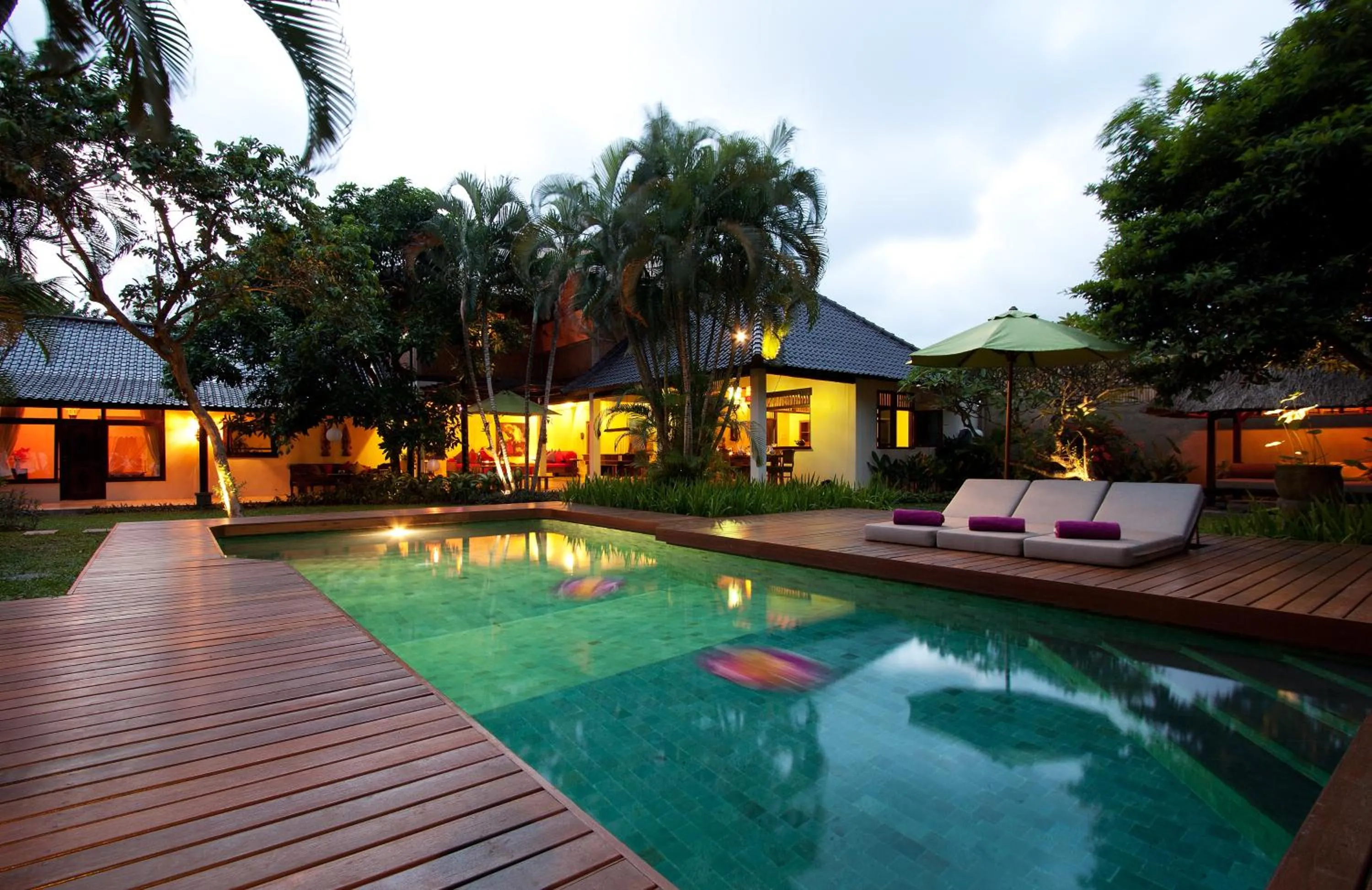 Property building in Villa Jumah