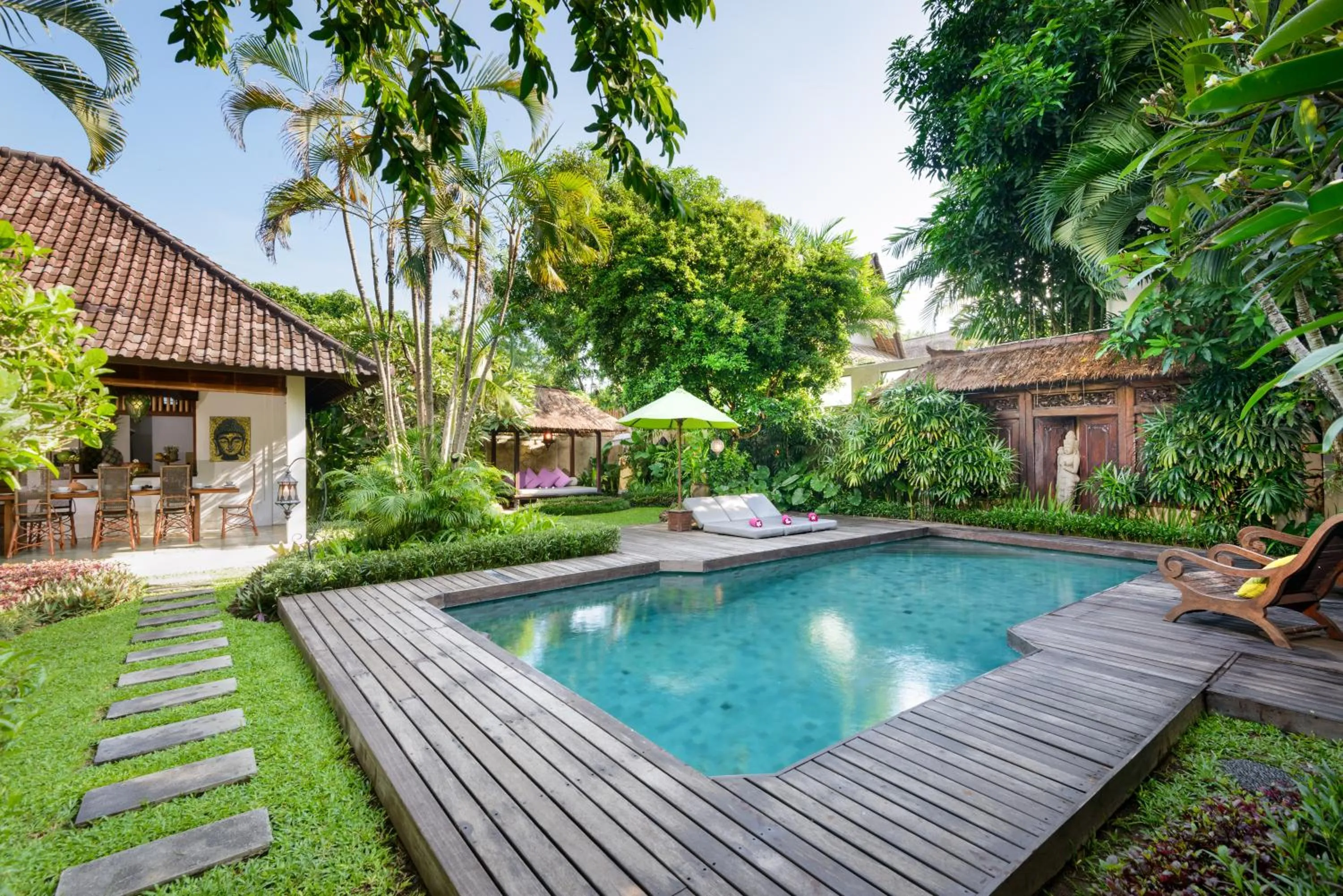 Property building in Villa Jumah