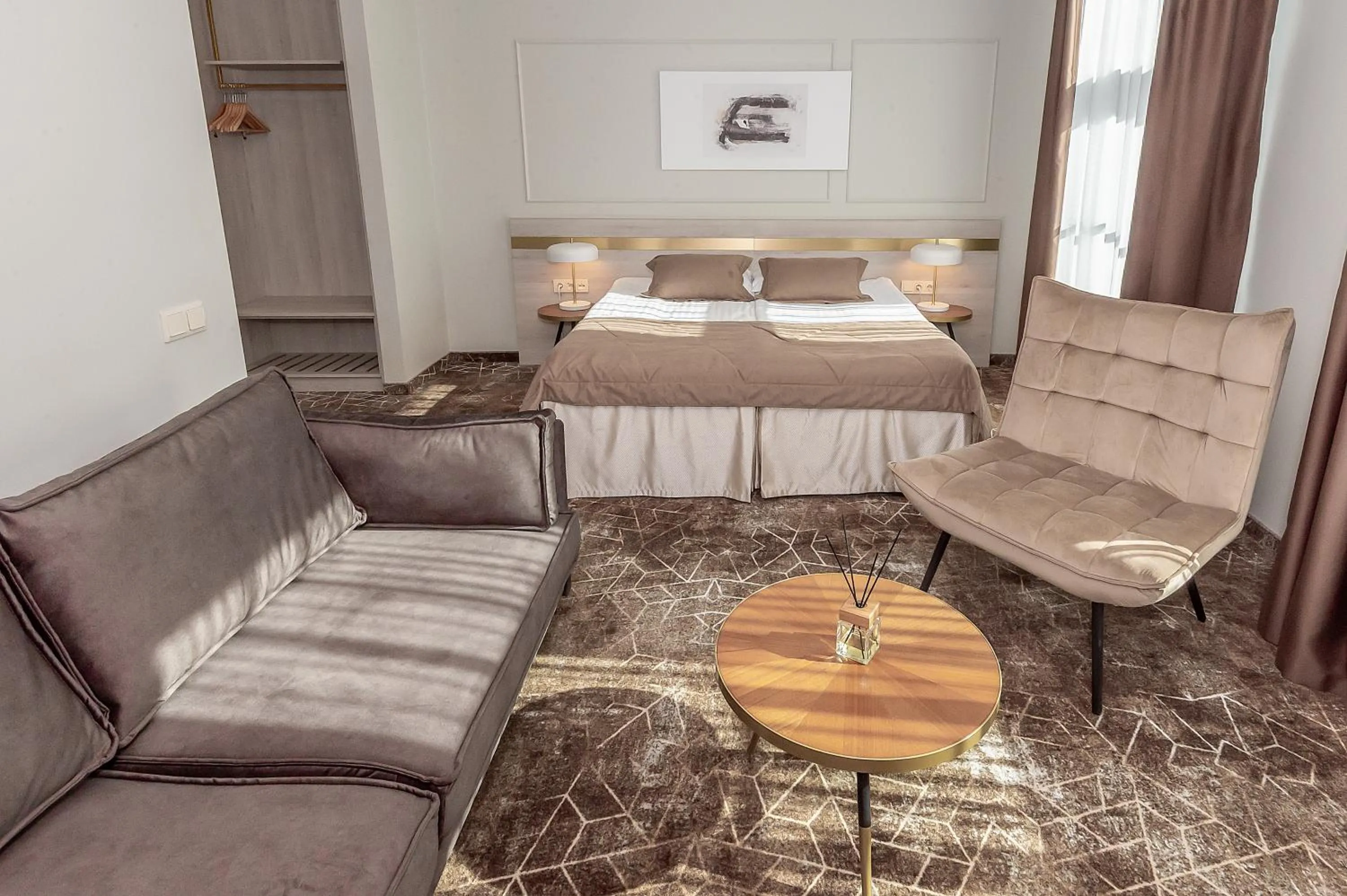 Photo of the whole room, Bed in Old Mill Comfort