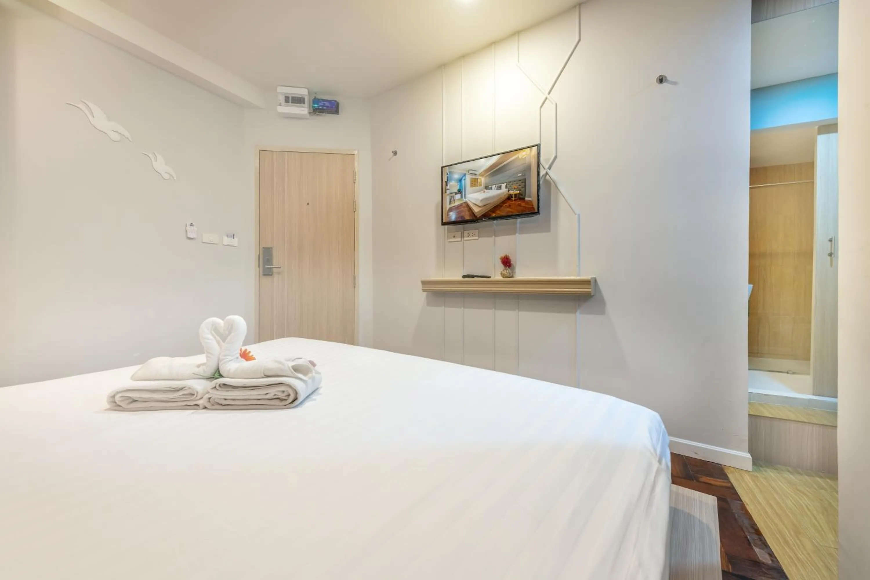 Photo of the whole room, Bed in Tori Prestige Bangkok Hotel