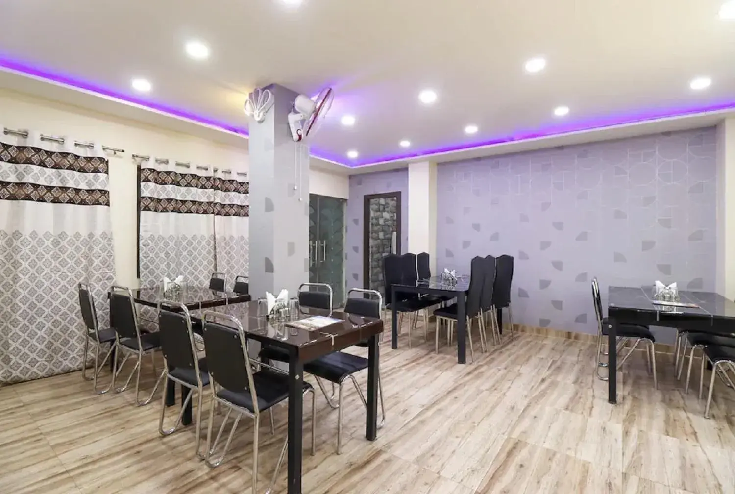 Restaurant/places to eat in Hotel Aadesh Palace Restaurant/places to eat in Hotel Aadesh Palace