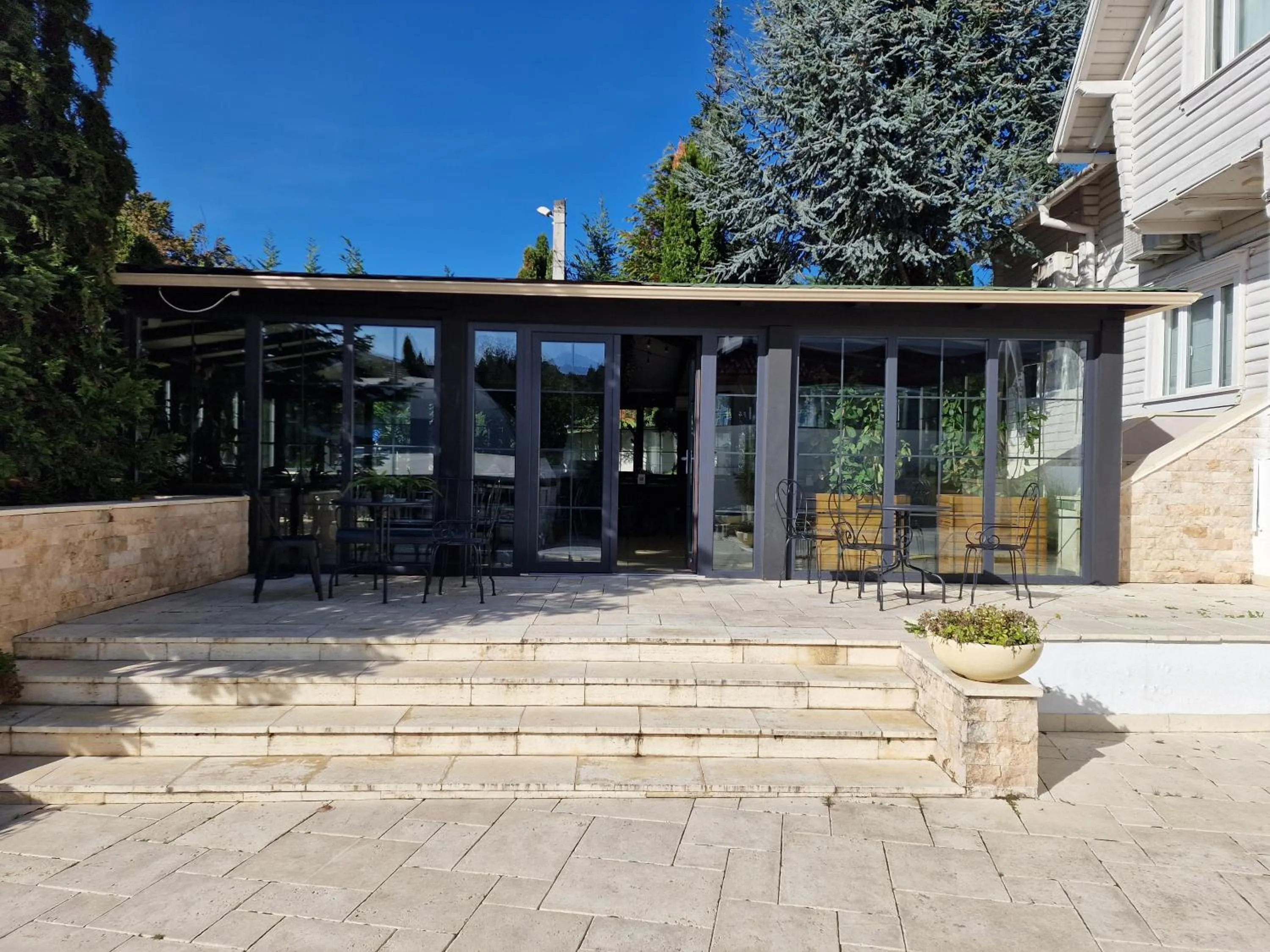 Restaurant/places to eat in Hotel Sunny Hill