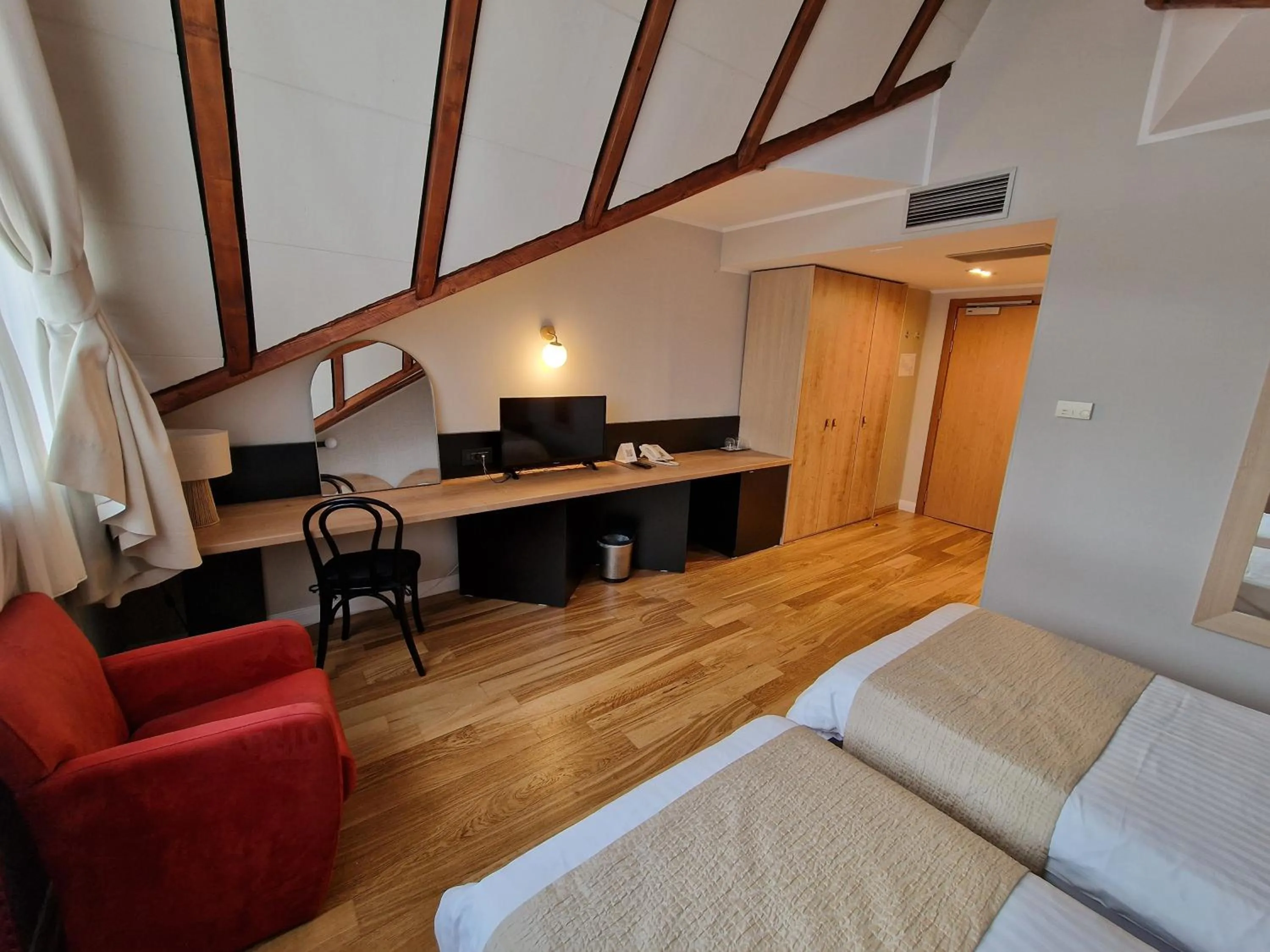 TV and multimedia, Bed in Hotel Sunny Hill