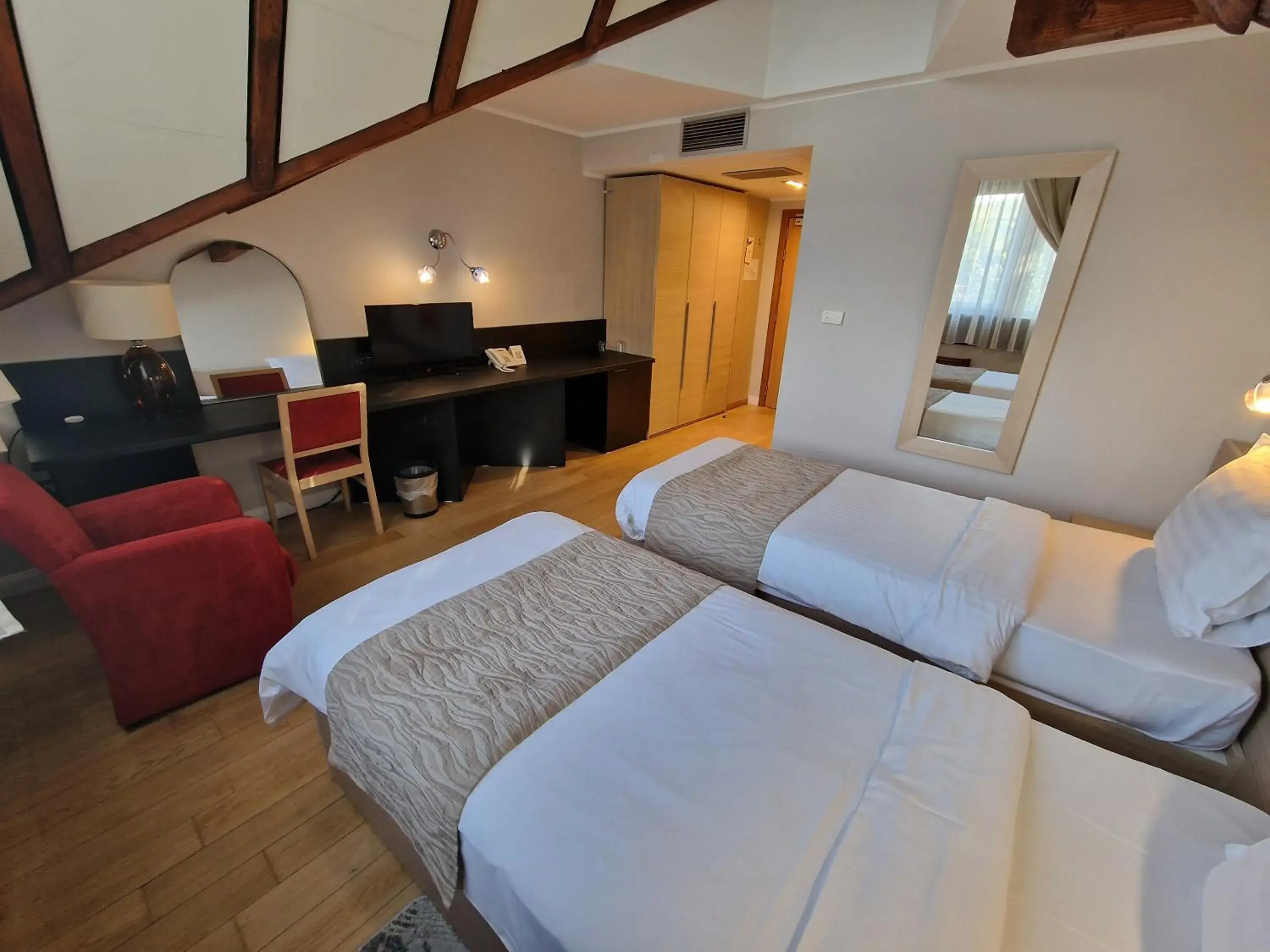 Queen Room - Disability Access in Hotel Sunny Hill Queen Room - Disability Access in Hotel Sunny Hill