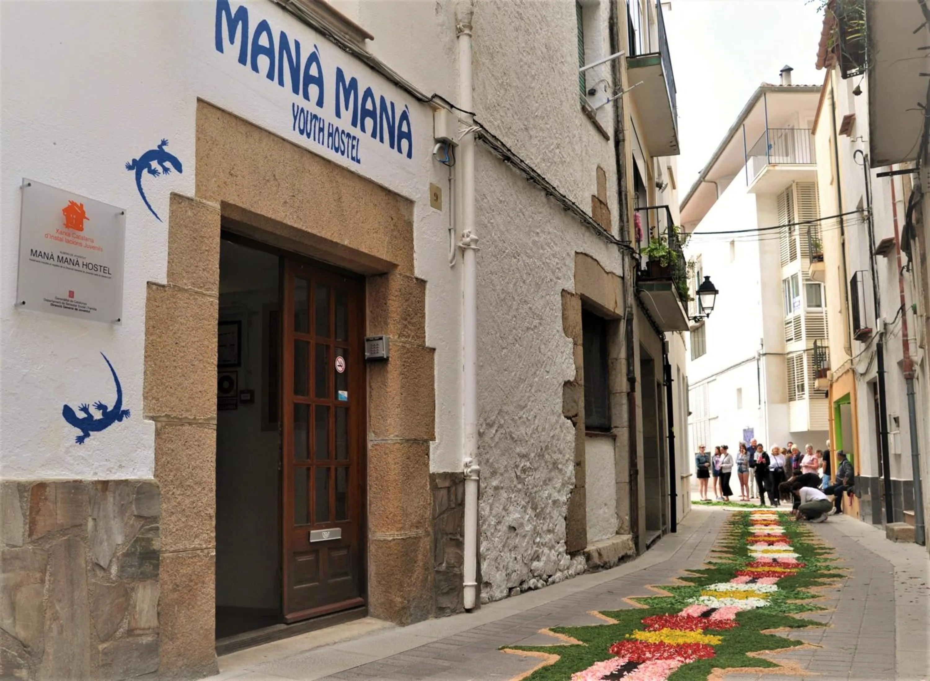 Mana Mana Youth Hostel