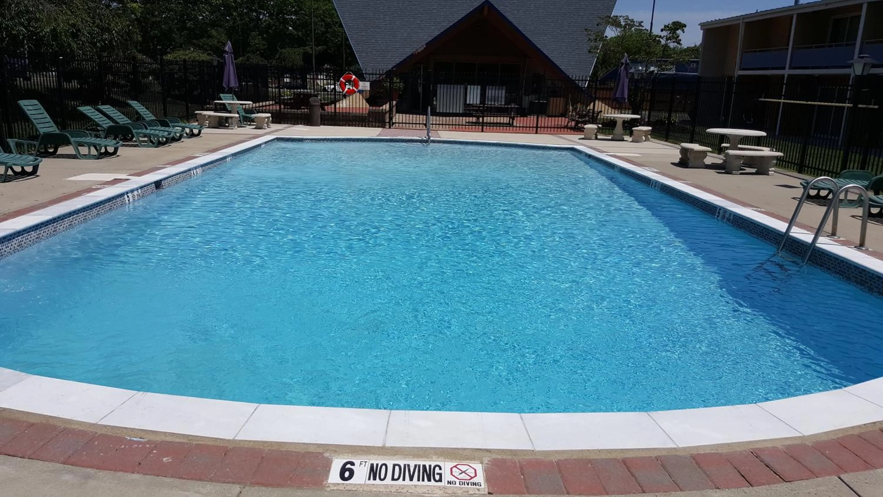 Swimming pool in Crystal Inn - Neptune