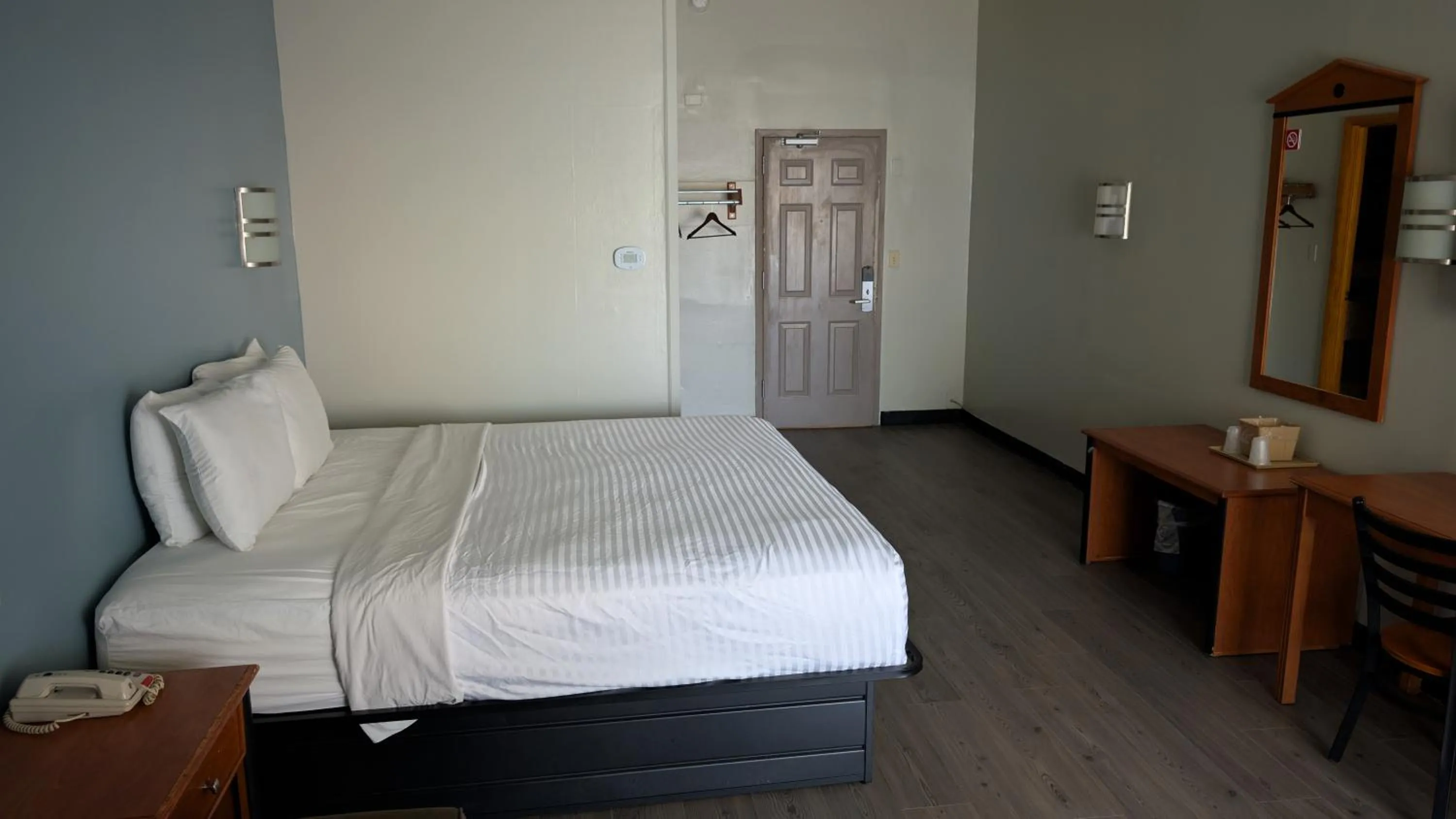 Bed in Crystal Inn - Neptune