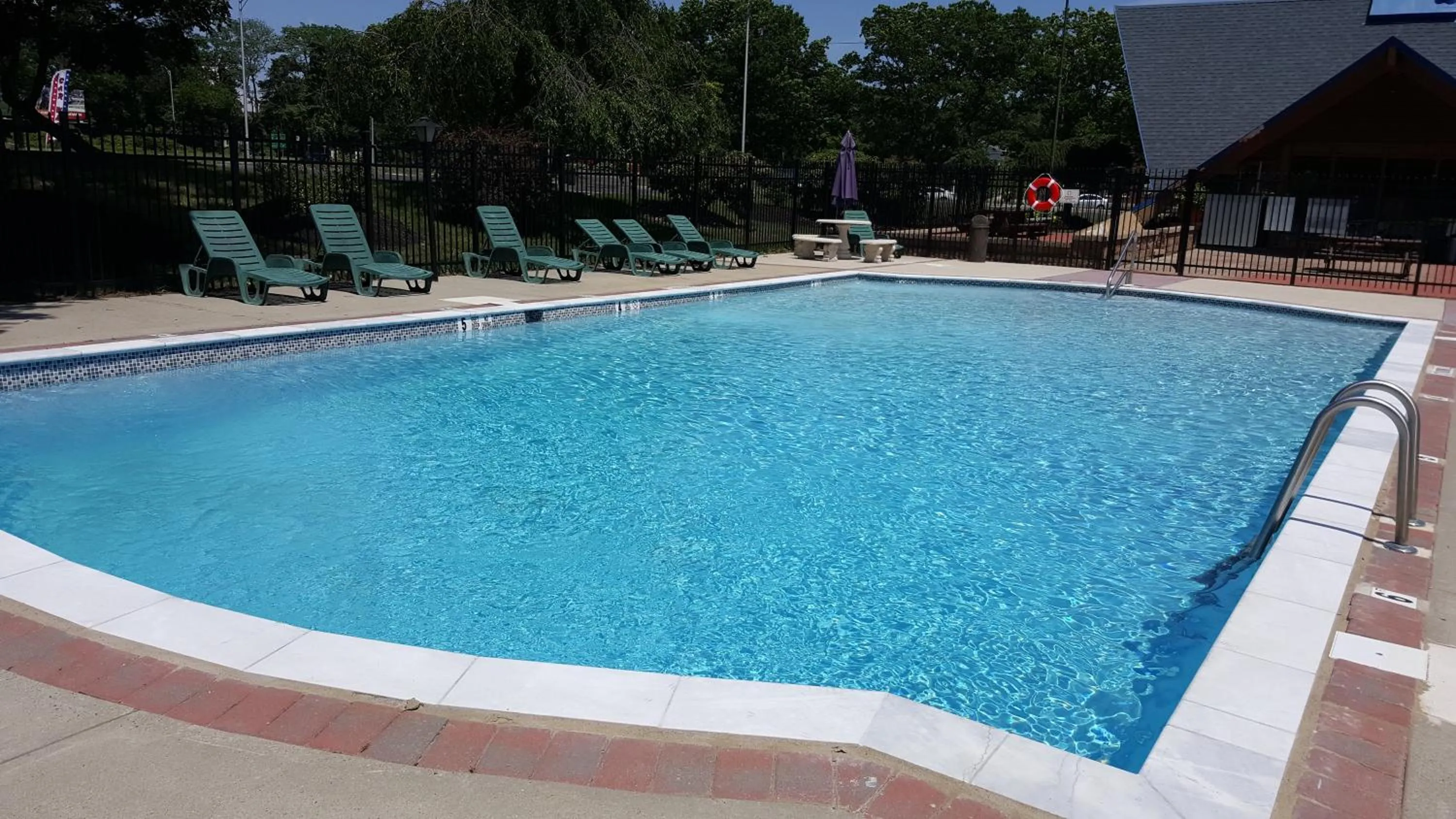 Swimming pool in Crystal Inn - Neptune