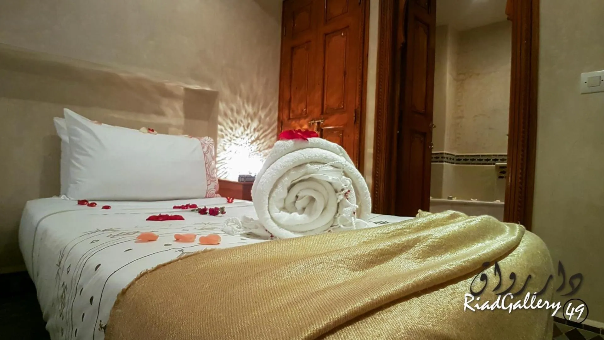 Bed in Riad Gallery 49 & Spa