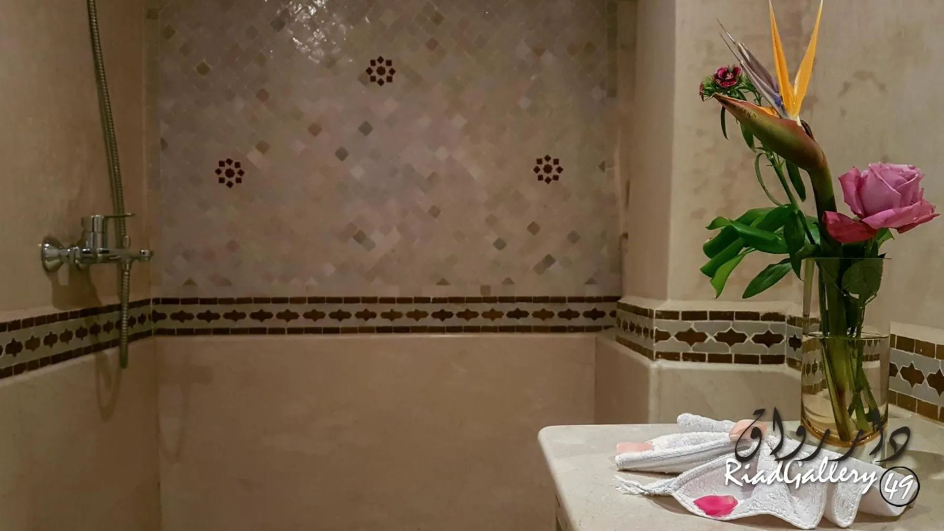 Bathroom in Riad Gallery 49 & Spa