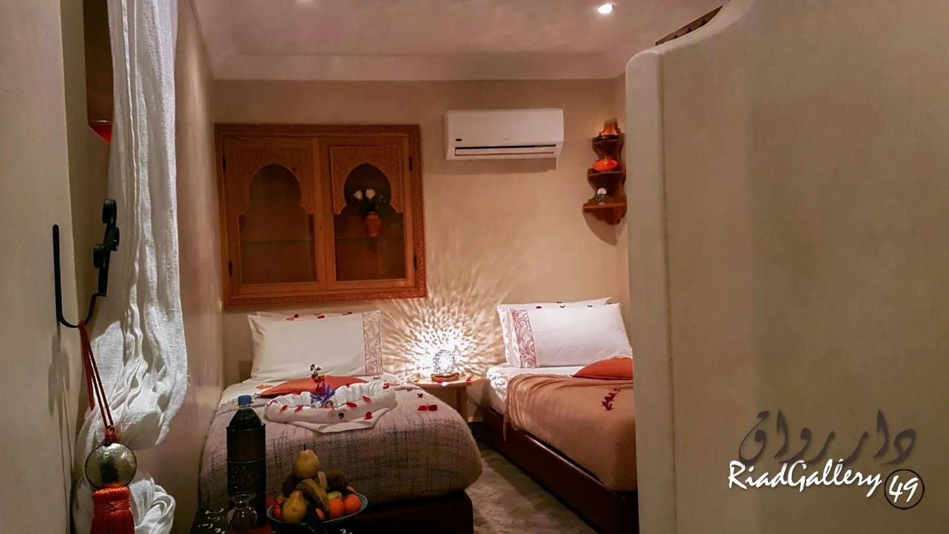 Bedroom, Bed in Riad Gallery 49 & Spa