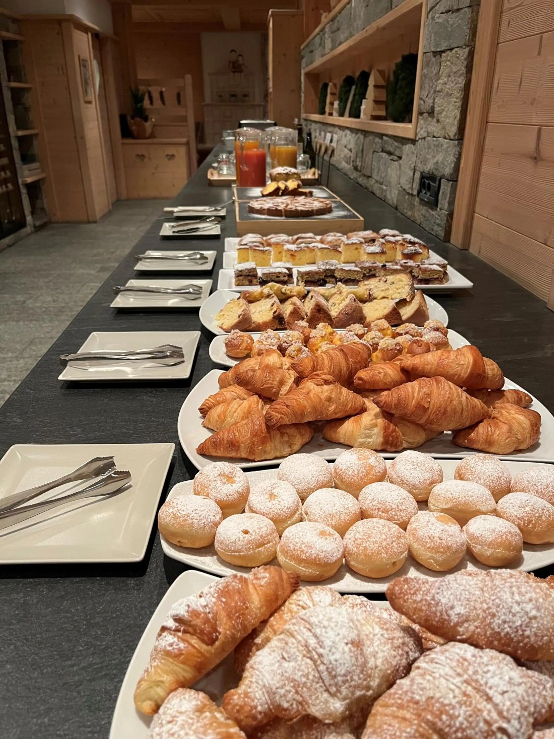 Buffet breakfast in Hotel Arnaria