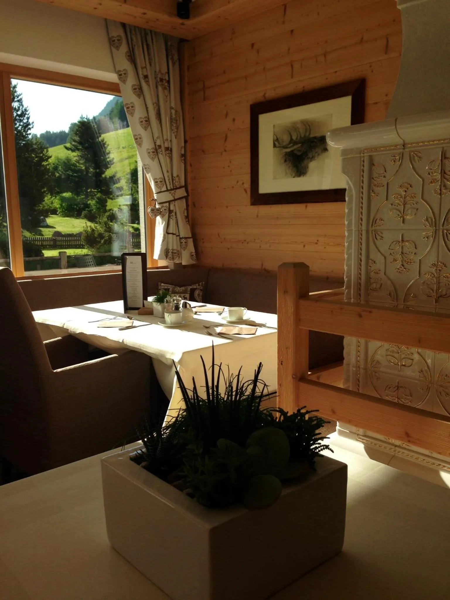 Restaurant/places to eat in Hotel Arnaria