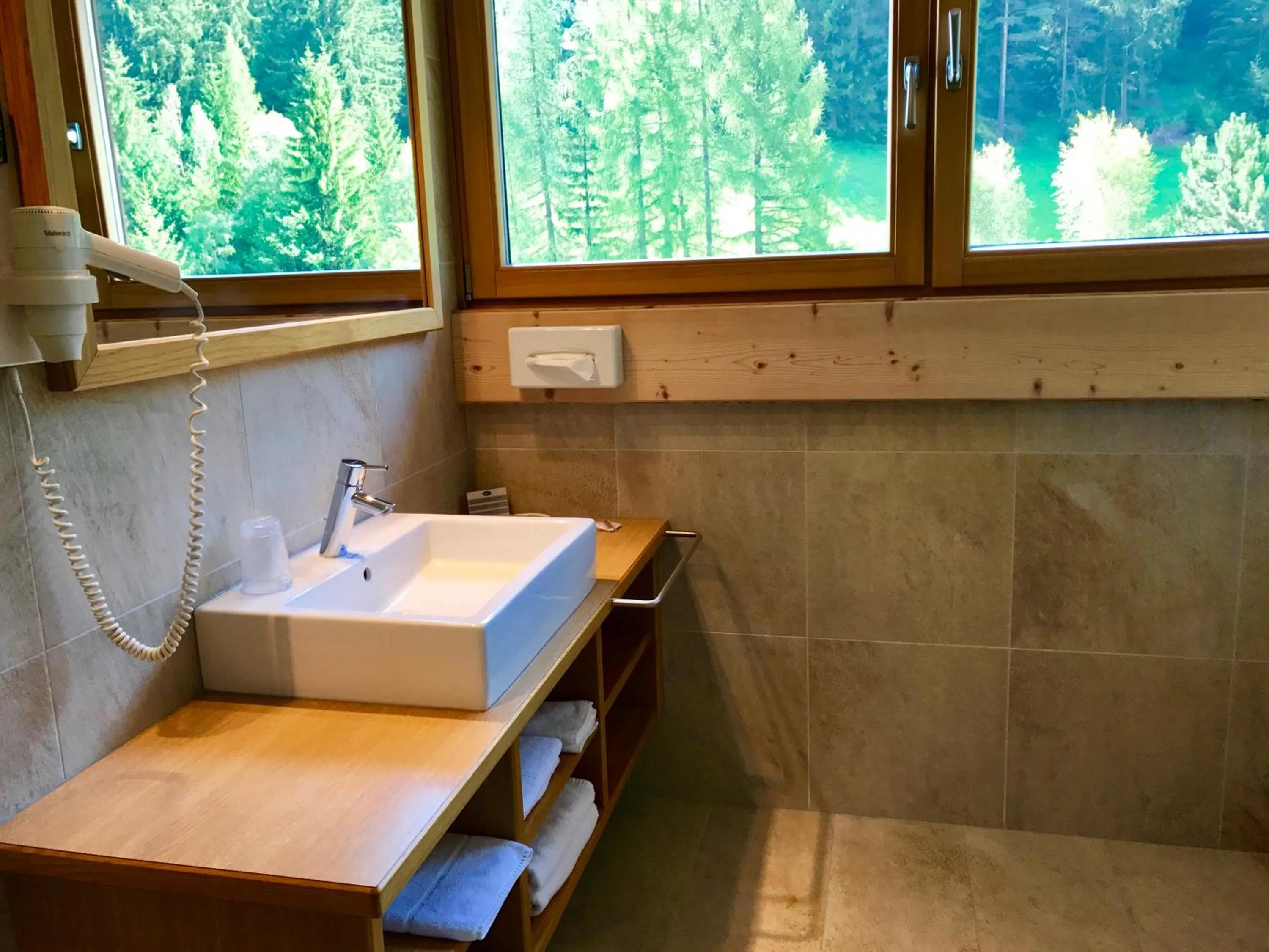 Bathroom in Hotel Arnaria