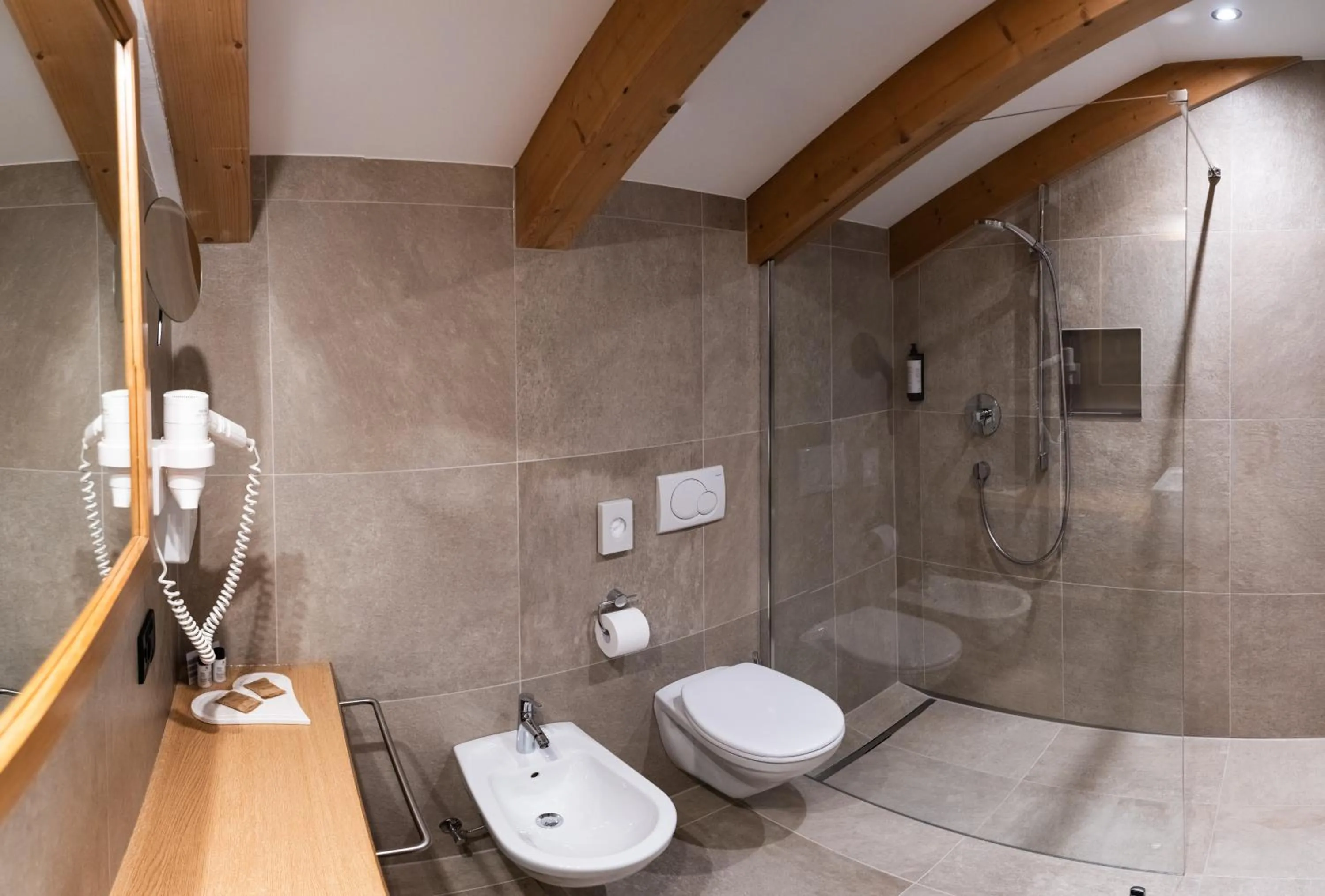 Shower in Hotel Arnaria