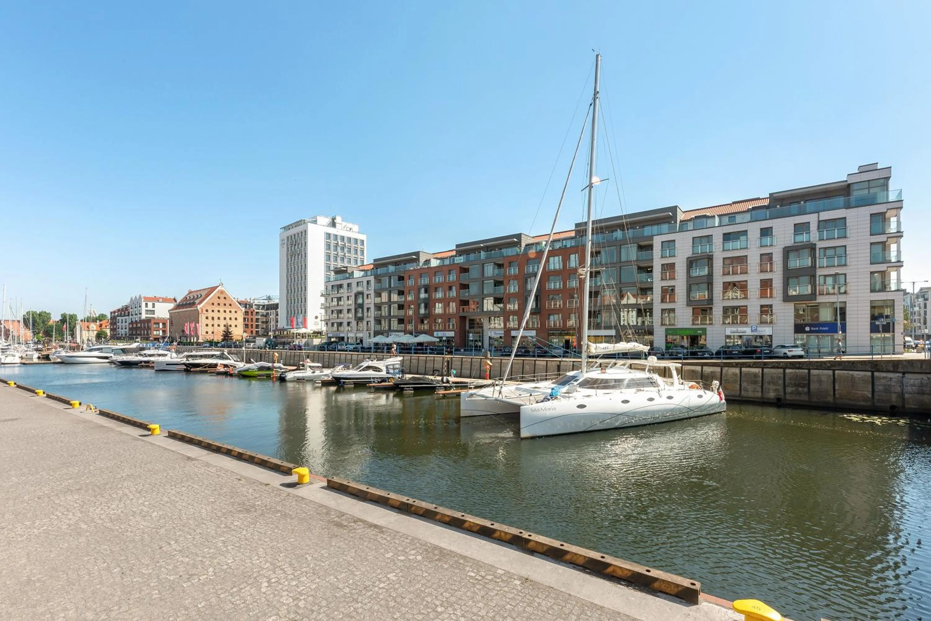 Property building in Waterlane Riverside - SPA, Pool, Gym & Parking by Downtown Apartments