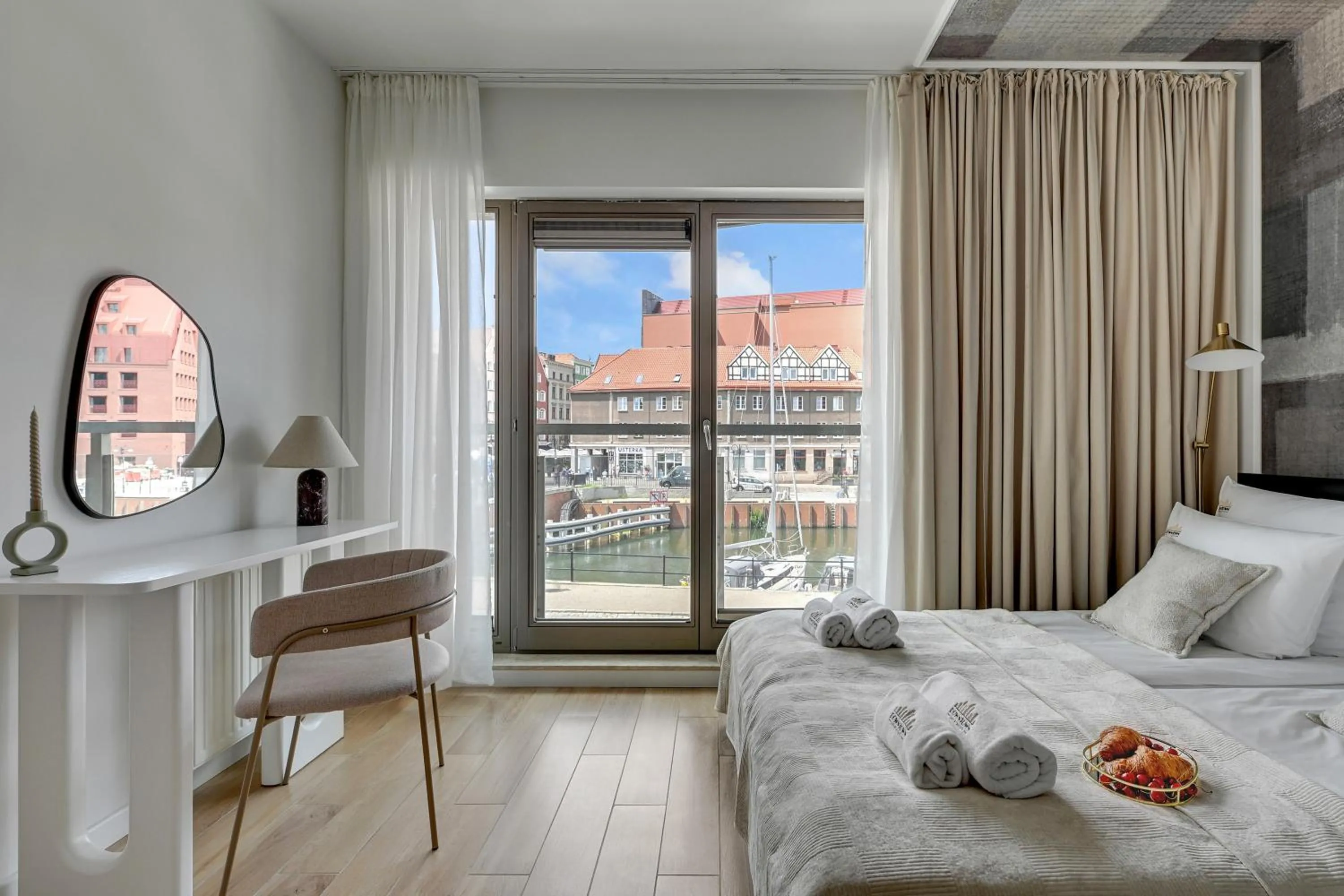 Bed in Waterlane Riverside - SPA, Pool, Gym & Parking by Downtown Apartments