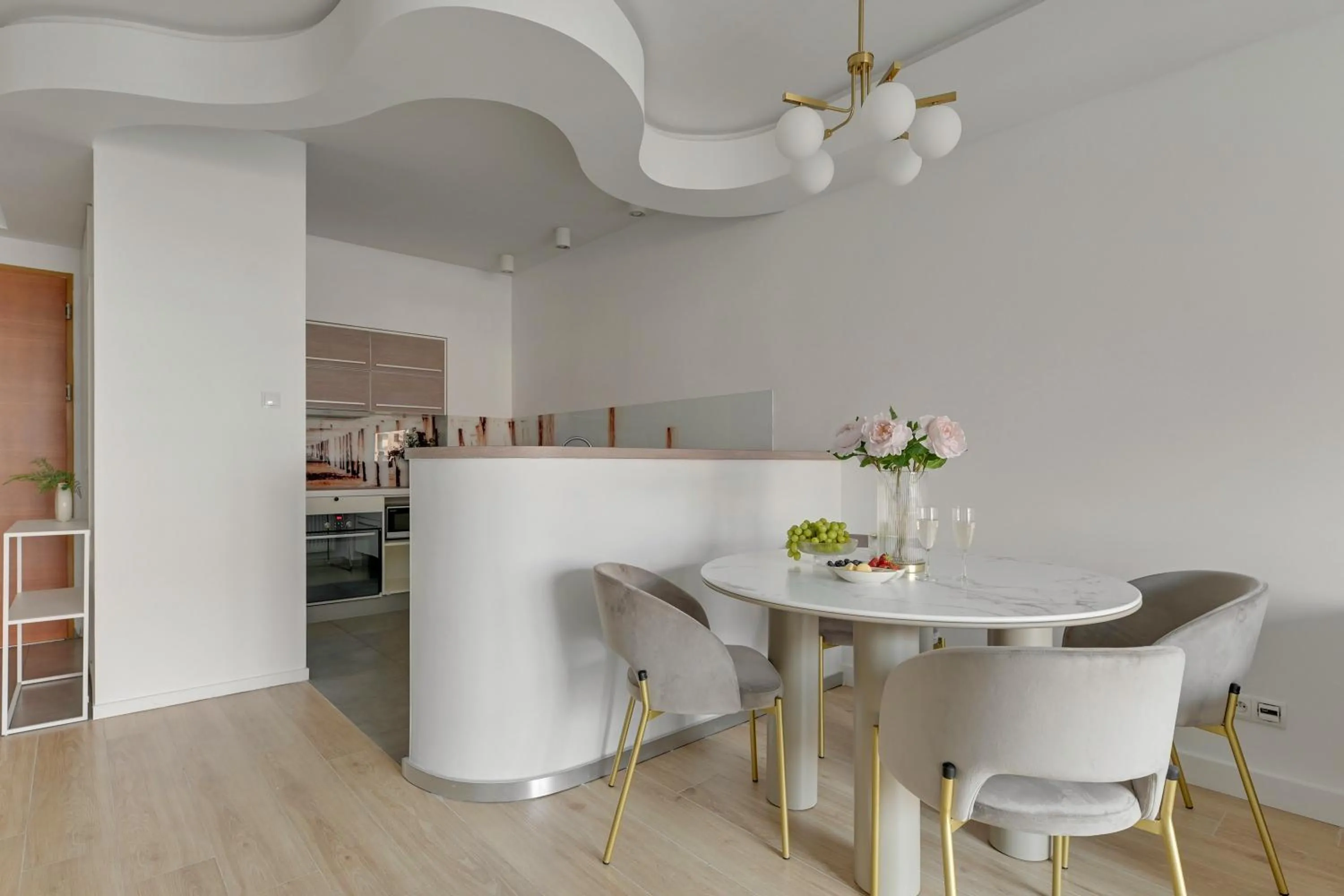 Kitchen or kitchenette in Waterlane Riverside - SPA, Pool, Gym & Parking by Downtown Apartments