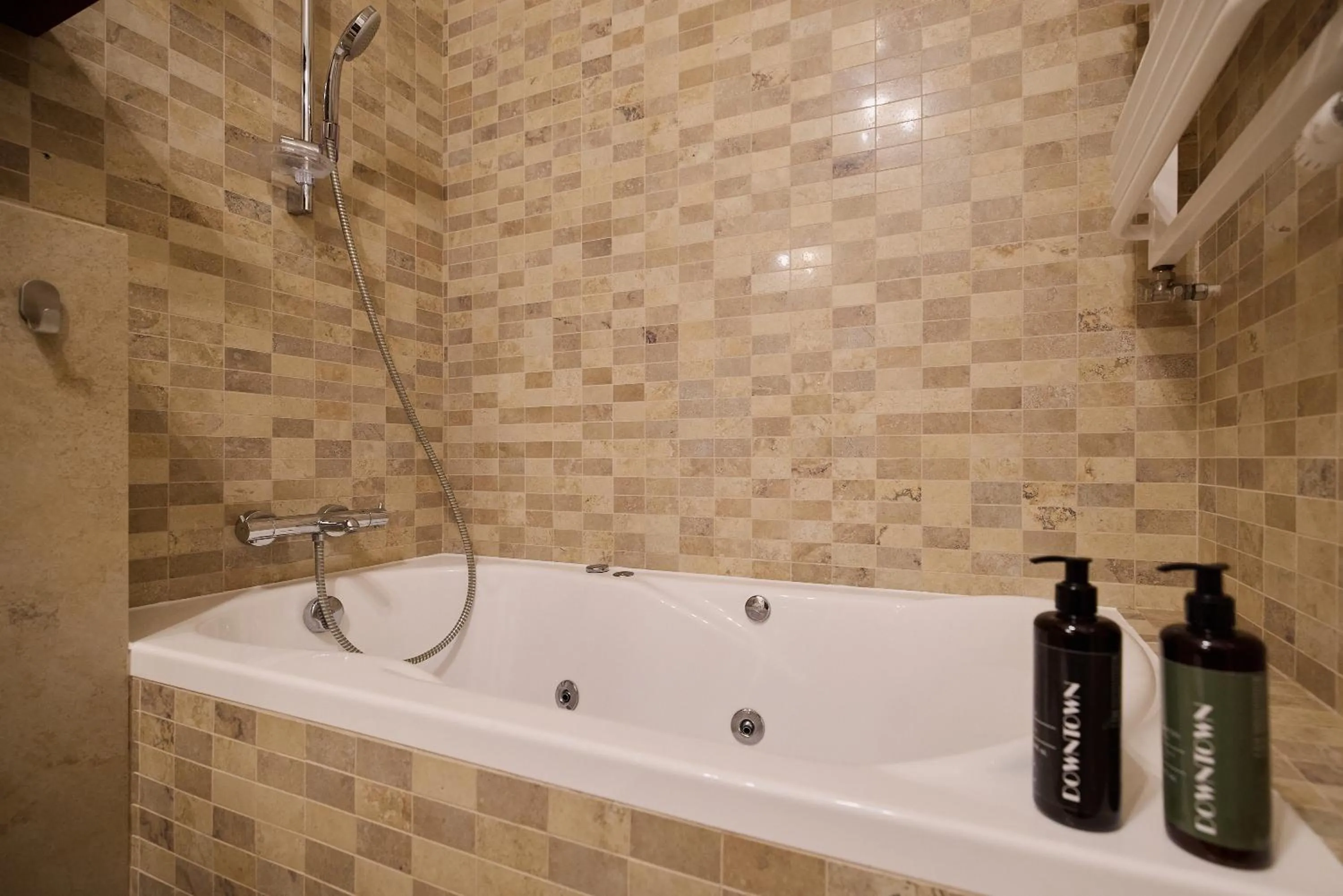 Hot Tub in Waterlane Riverside - SPA, Pool, Gym & Parking by Downtown Apartments