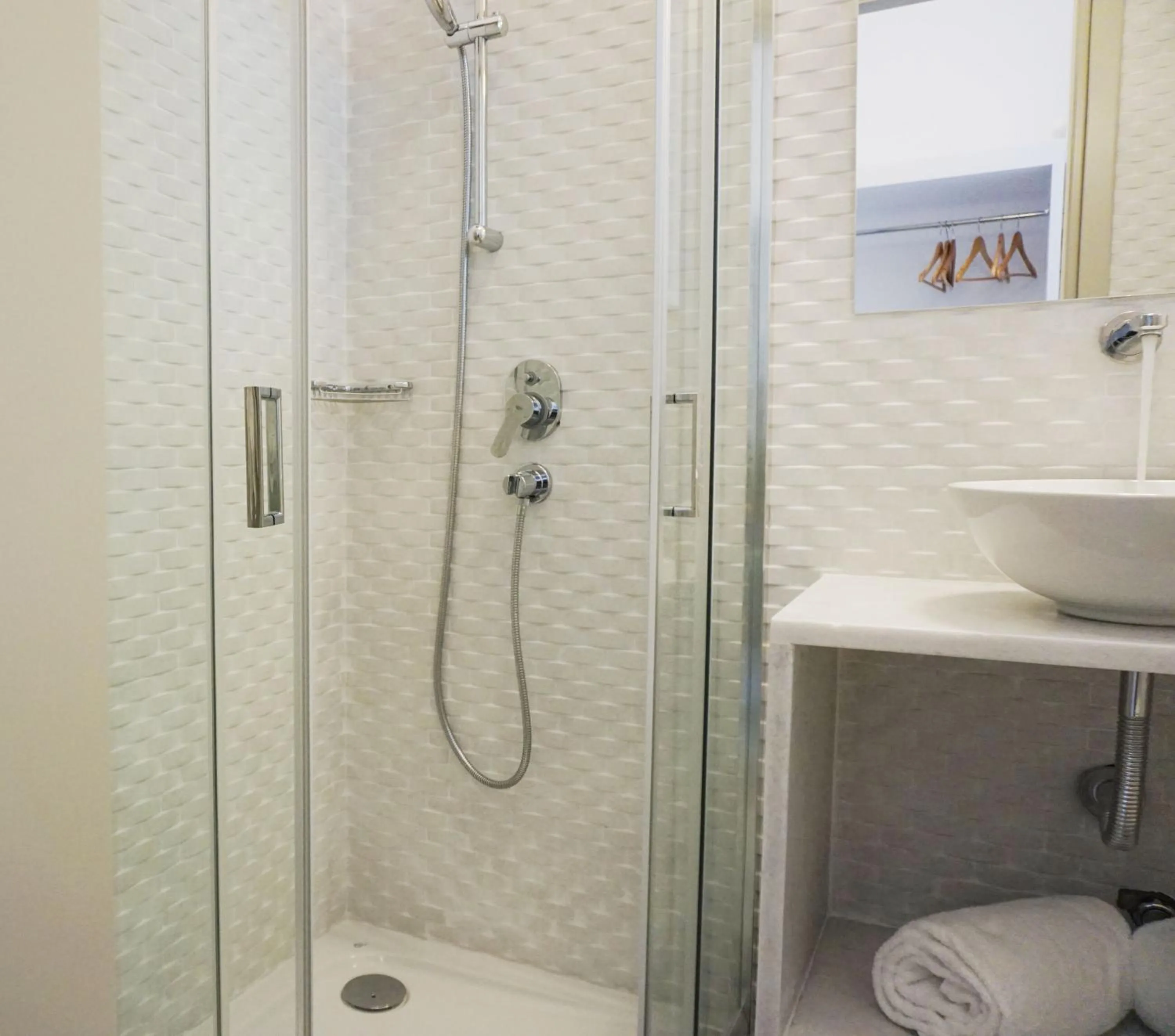 Shower in Polos Hotel Paros