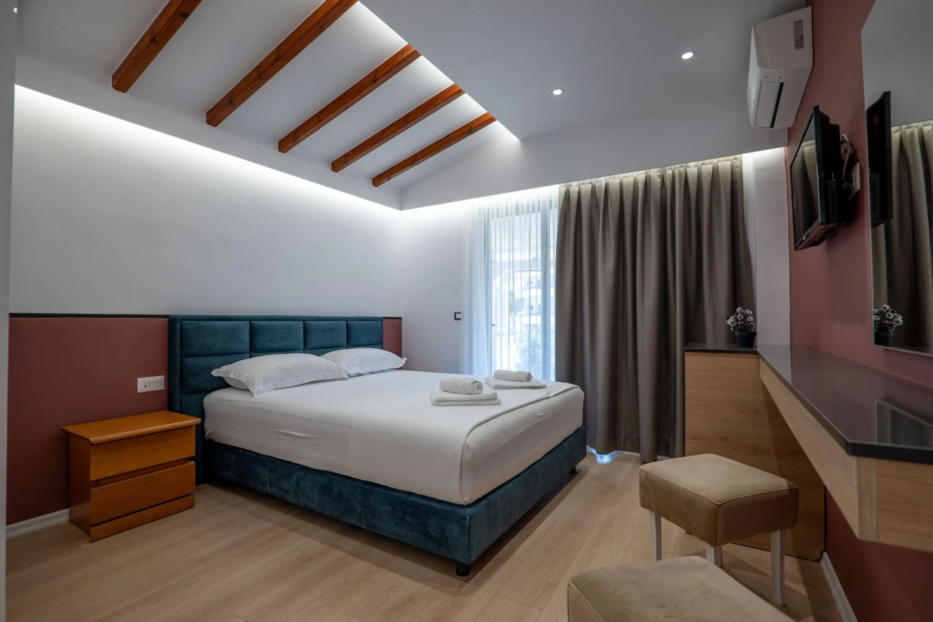 TV and multimedia, Bed in Hotel Emblem