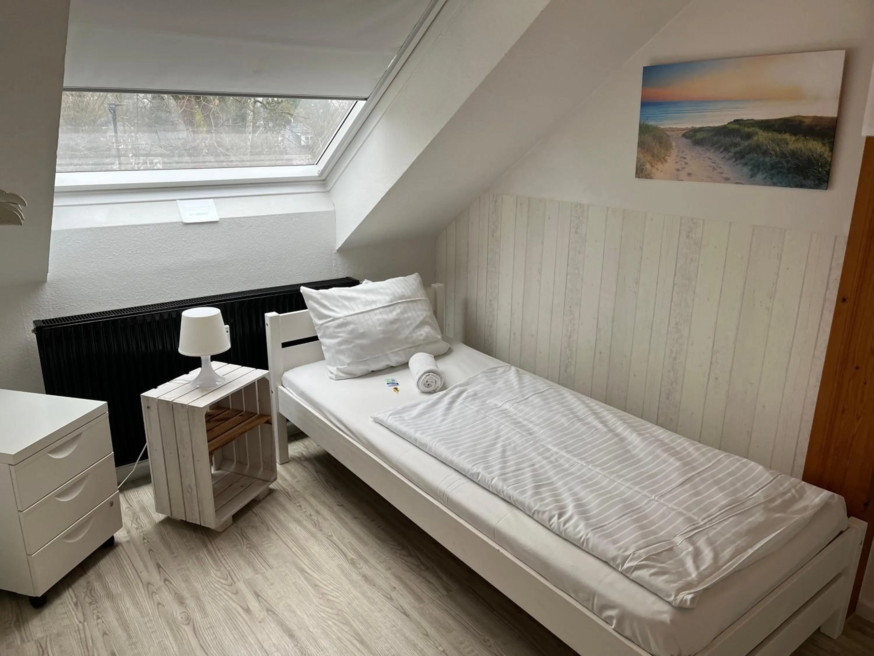 Photo of the whole room, Bed in My Brand Boardinghouse Hamburg Volksdorf