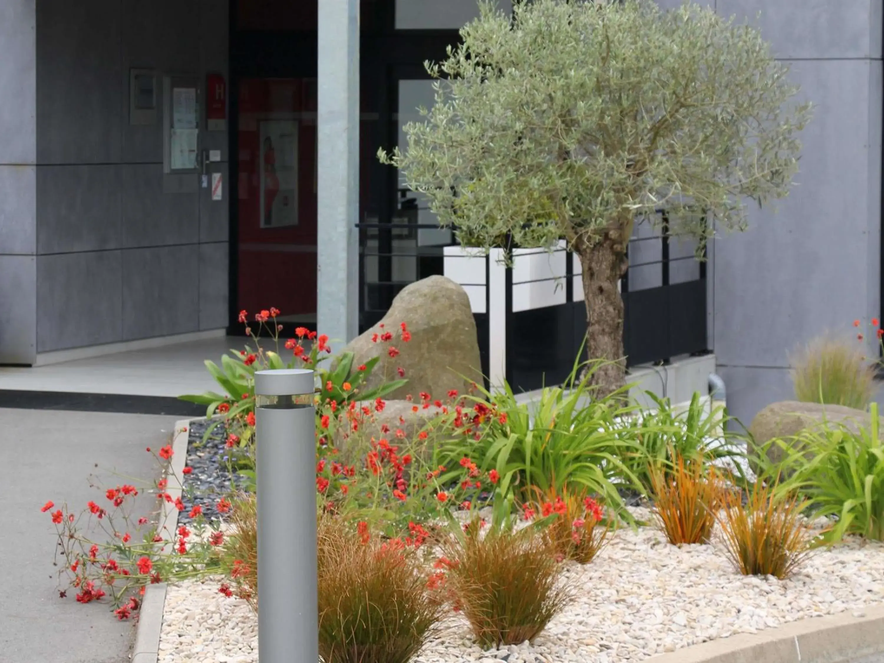 Property building in Hôtel ibis Guingamp Cœur de Bretagne Property building in Hôtel ibis Guingamp Cœur de Bretagne