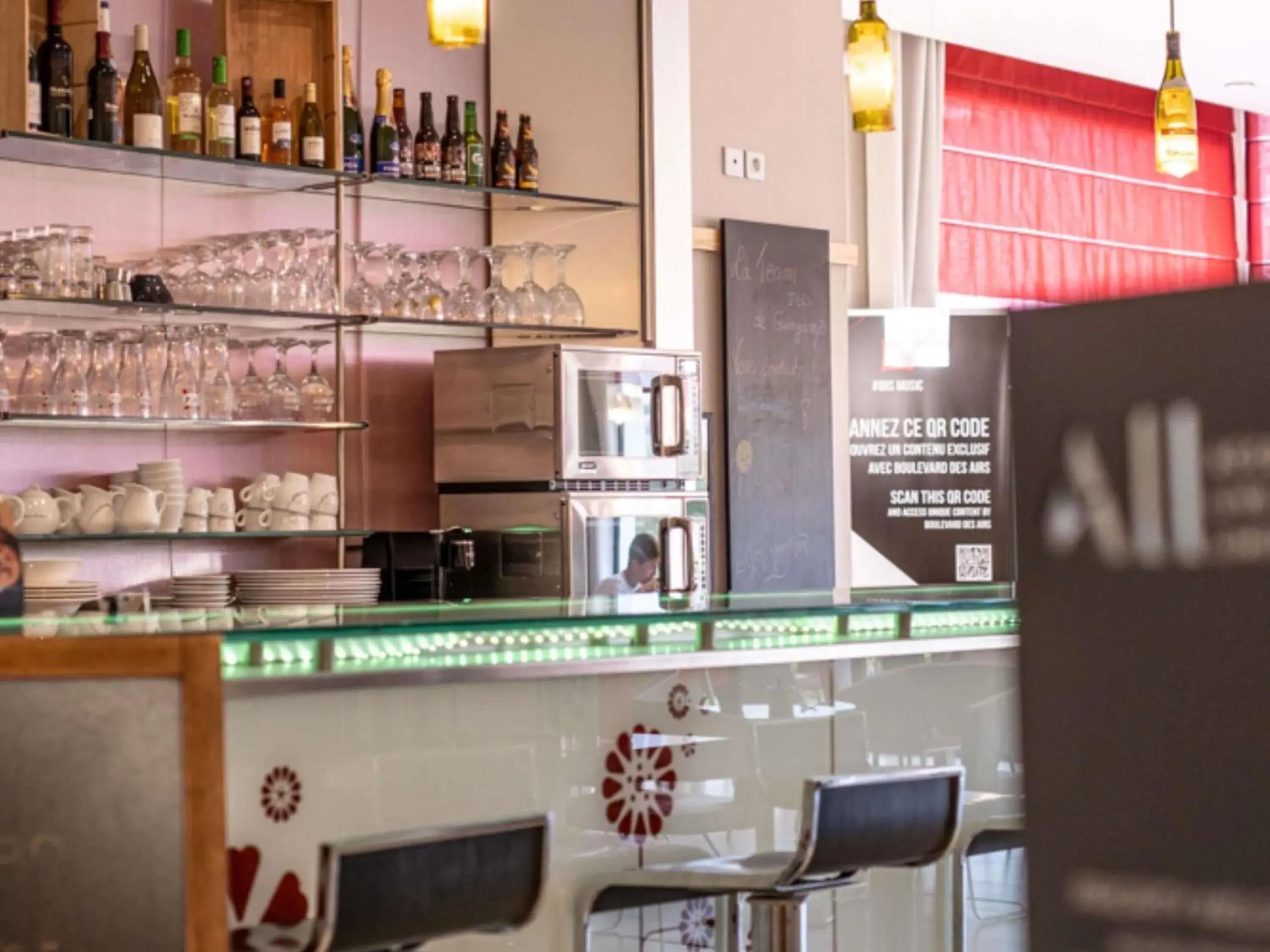 Lounge or bar in Hôtel ibis Guingamp Cœur de Bretagne Lounge or bar in Hôtel ibis Guingamp Cœur de Bretagne