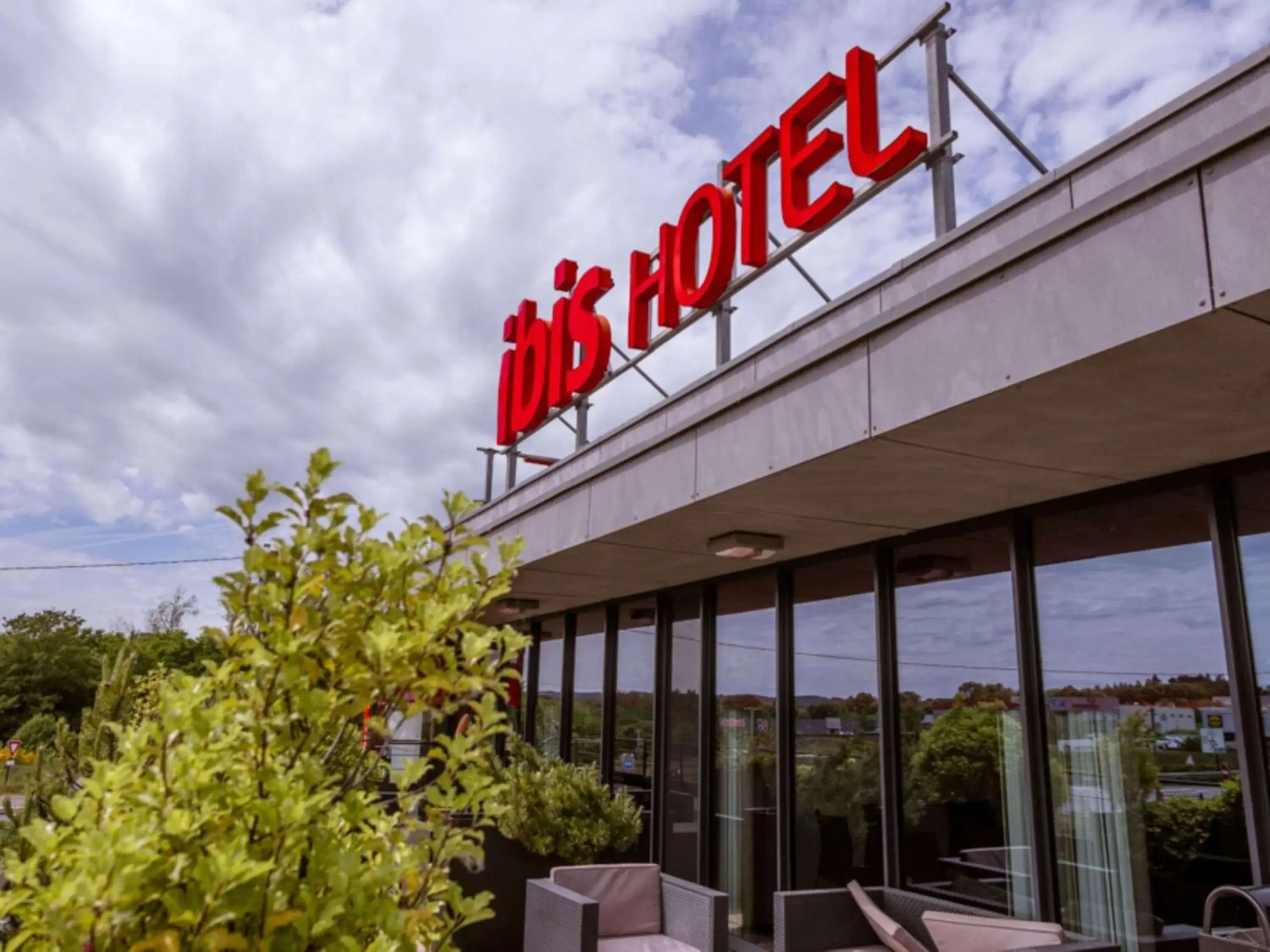 Property building in Hôtel ibis Guingamp Cœur de Bretagne Property building in Hôtel ibis Guingamp Cœur de Bretagne