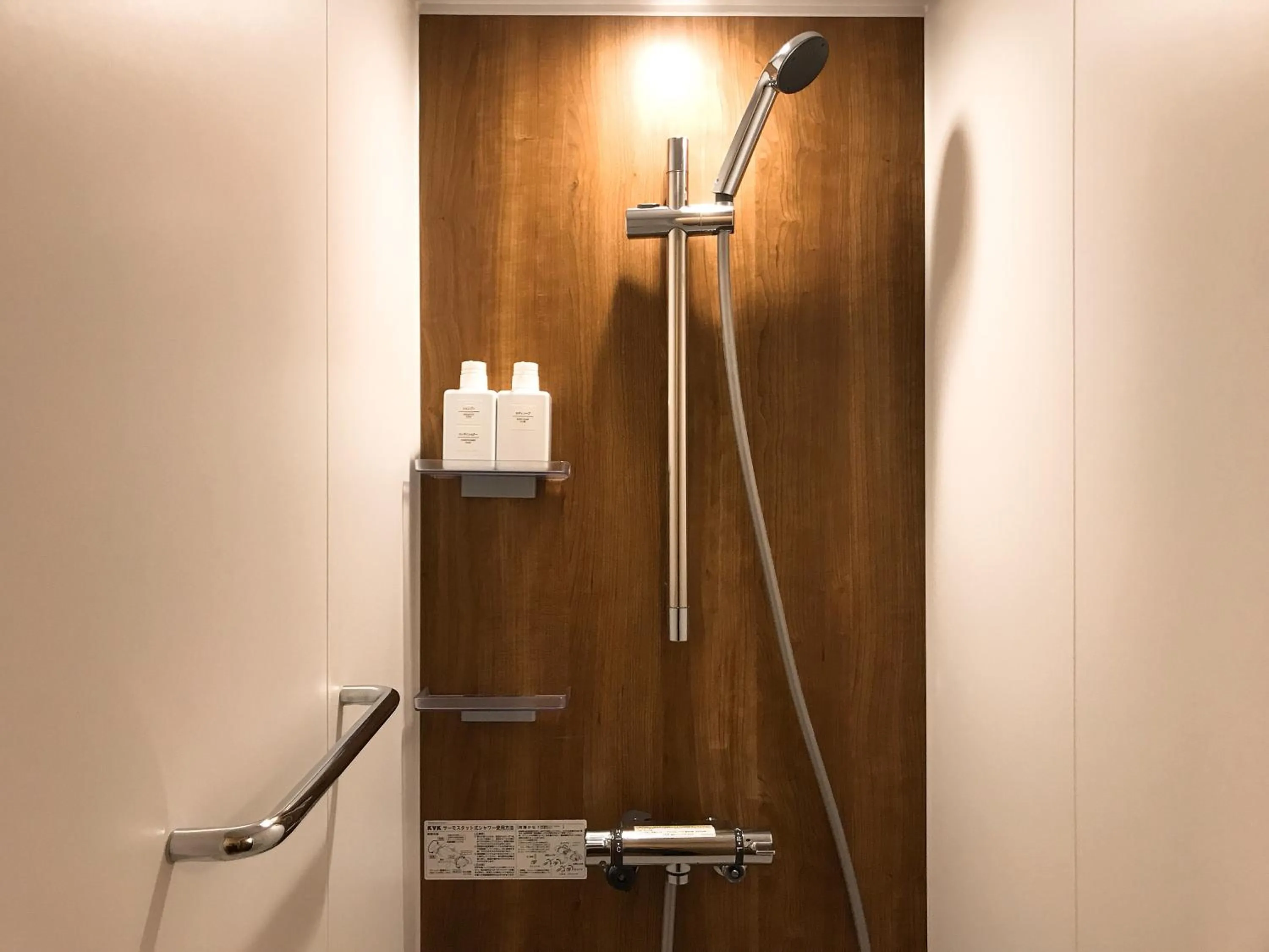 Shower in Shiki Shiki Higashiyama