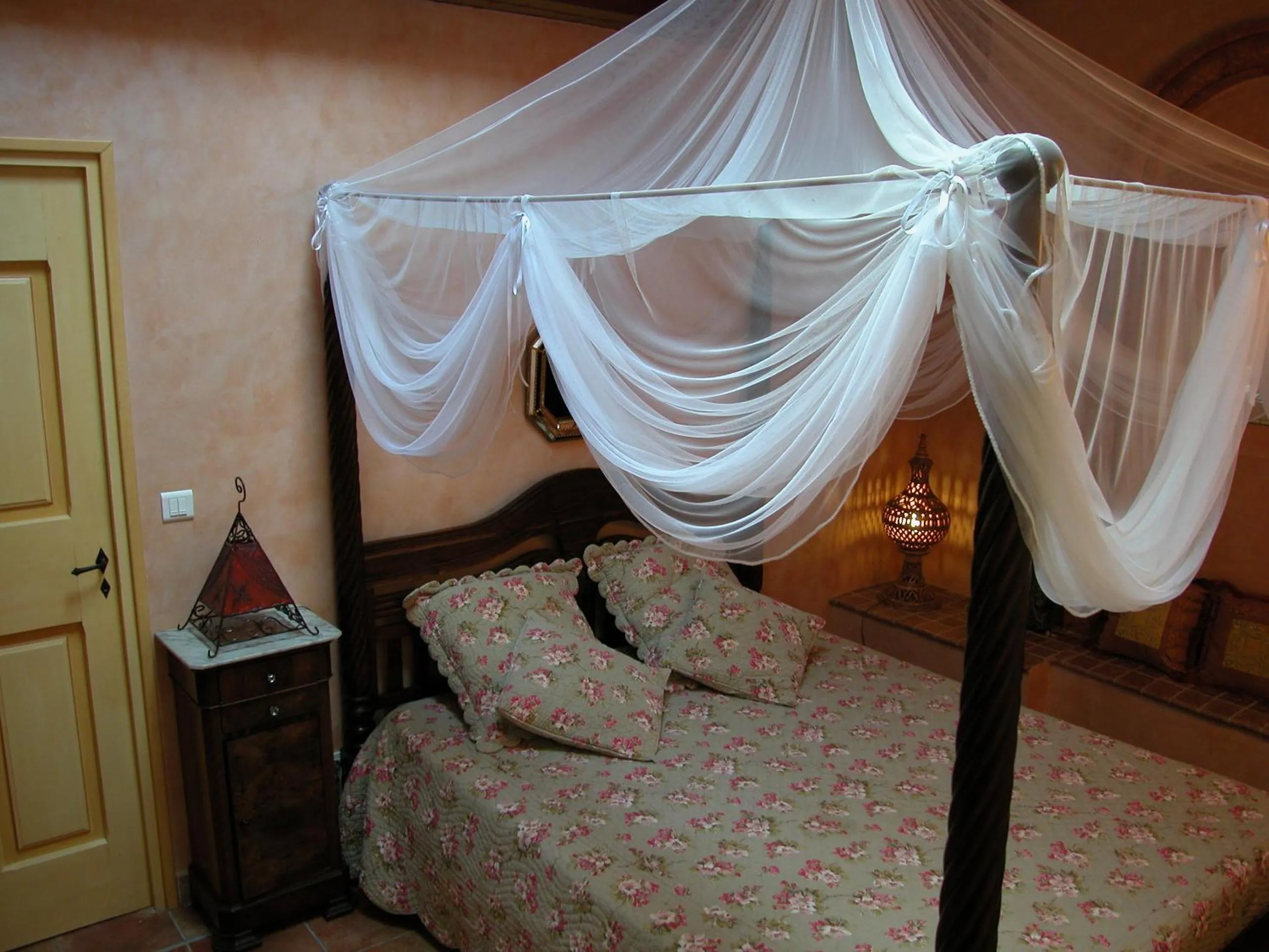Photo of the whole room, Bed in Le Mazet de la Dame