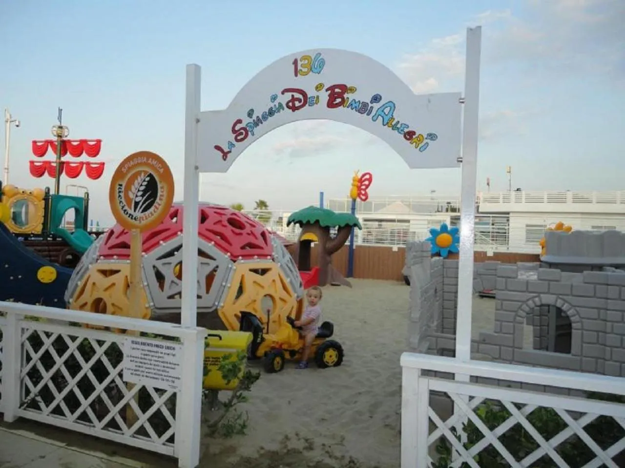 Children play ground in Riccione Beach Hotel - Enjoy your Summer -Beach Village incluso