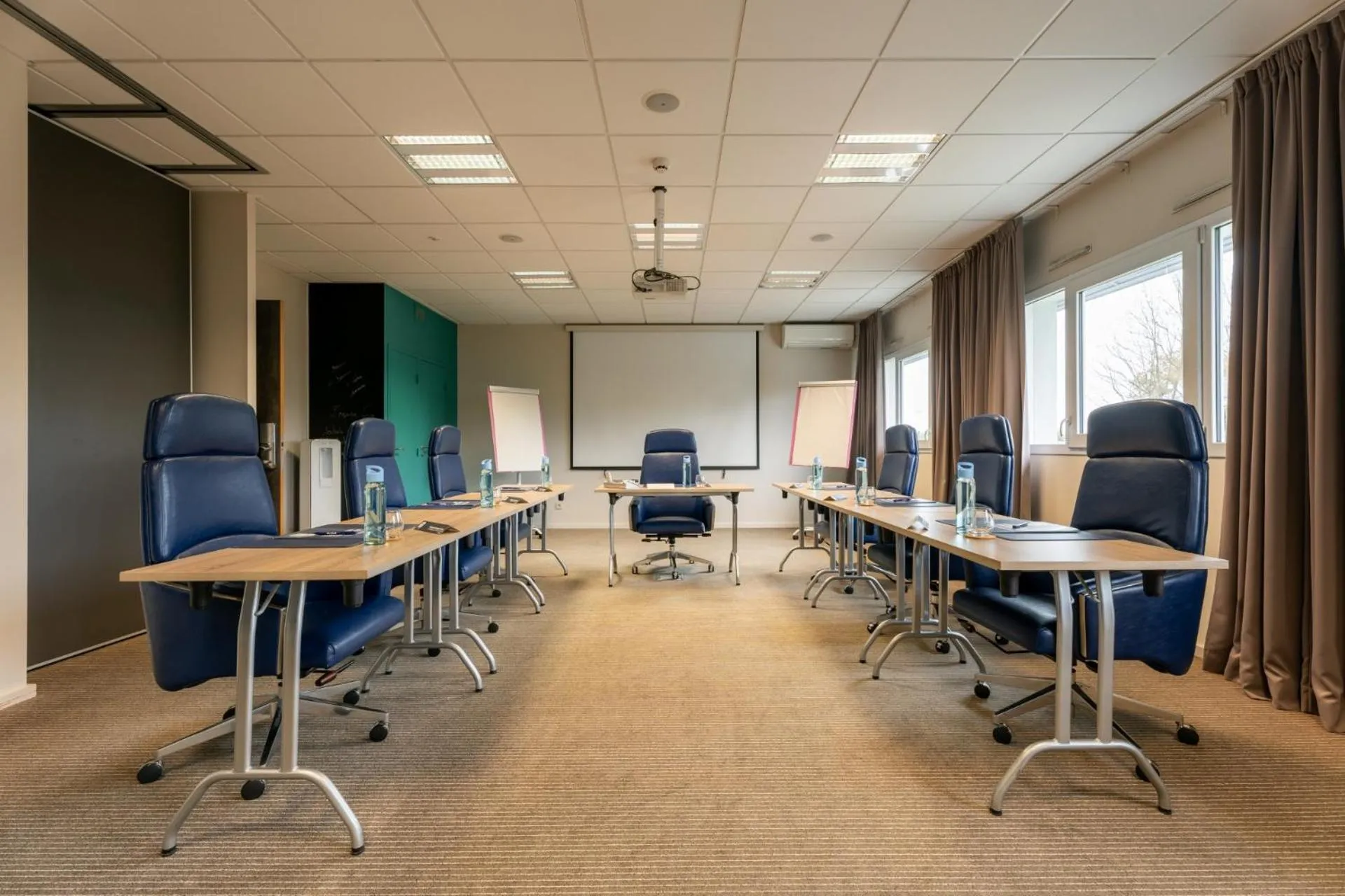 Meeting/conference room in Kyriad Prestige Vannes Centre-Palais des Arts