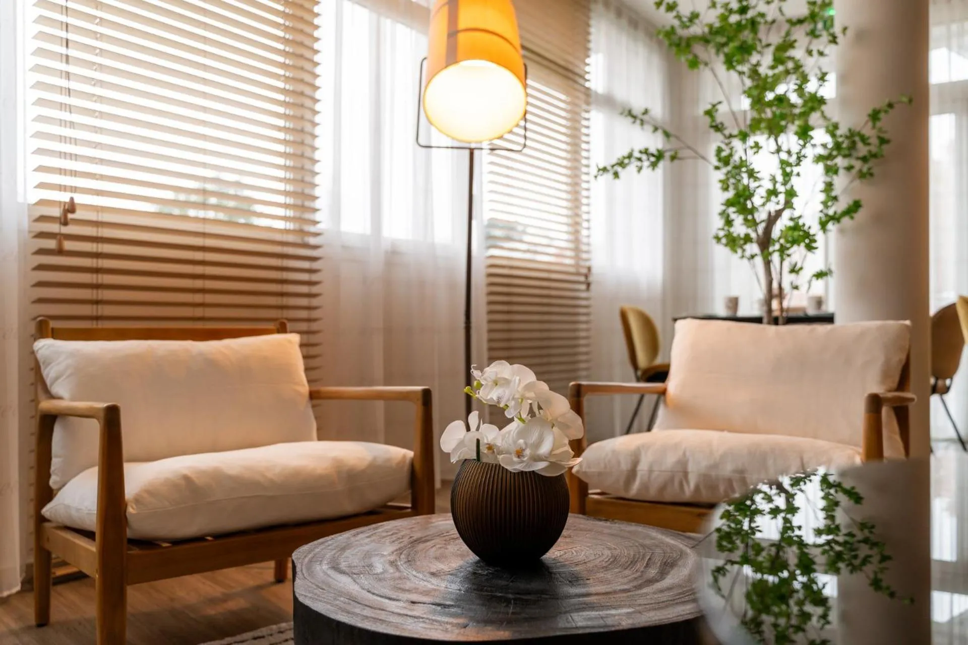 Lounge or bar in Kyriad Prestige Vannes Centre-Palais des Arts